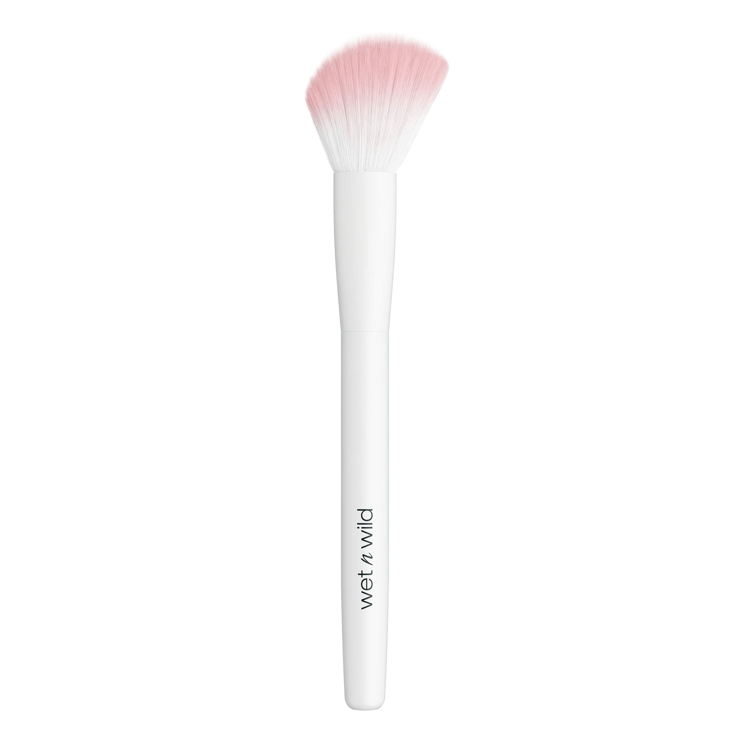 Wet N Wild Contour Brush, Makeup Brush For Sculpting, Highlighting, Blending, Ultra-Plush Fibers, Ergonomic Handle