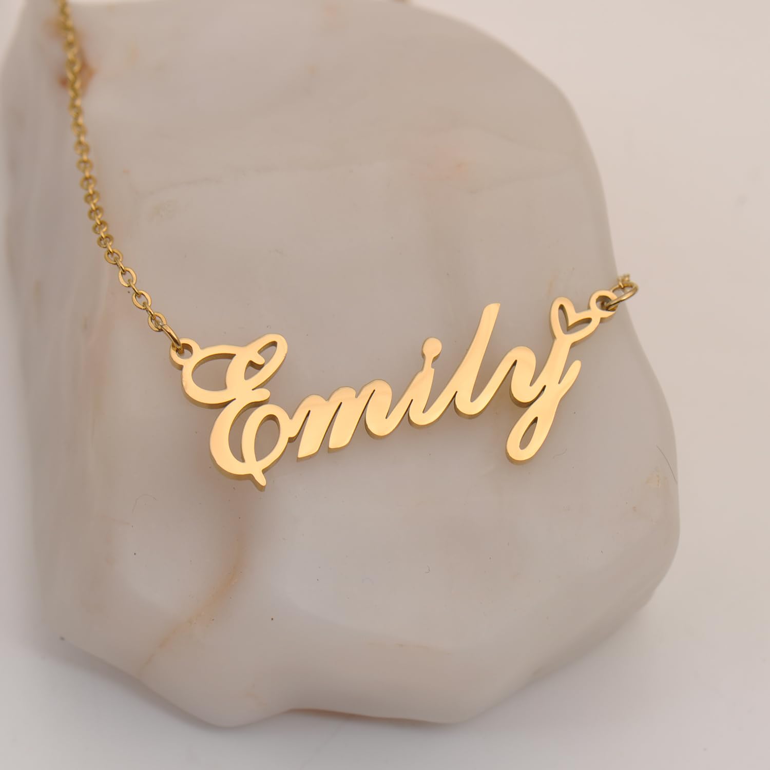 Aoloshow Shayla Name Necklace Heart Charm Pendant 18k Gold Plated Stainless Steel Jewelry for Womens Graduation