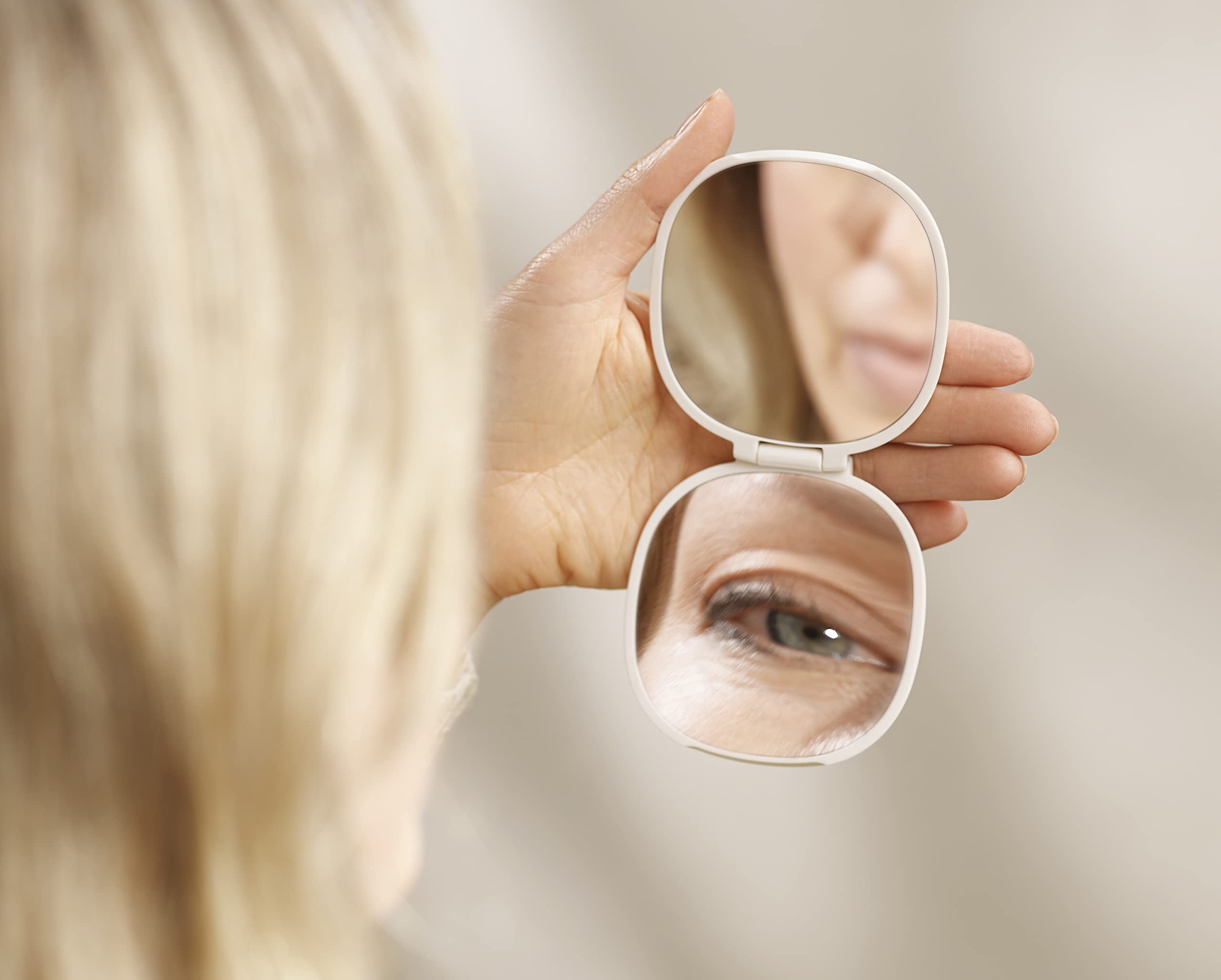 Joseph Joseph 75006 Viva Magnifying Compact Cosmetic Mirror 1X/3X, Shell