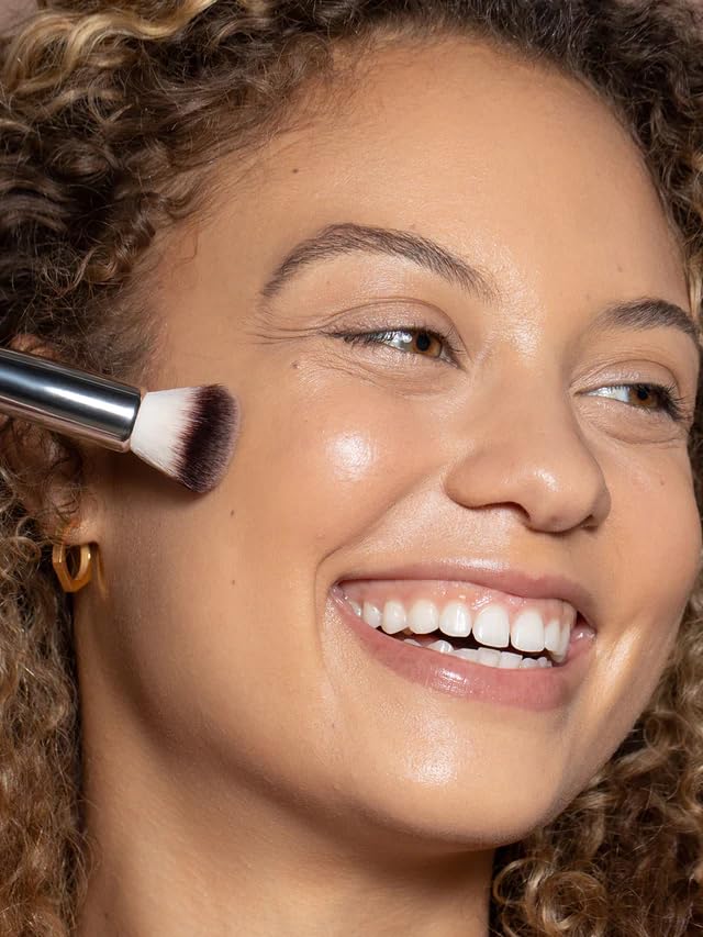 ILIA - Complexion Brush | Non-Toxic, Vegan, Cruelty-Free, Multi-Use Brush With White Wood Handle + Soft, Synthetic Bristles