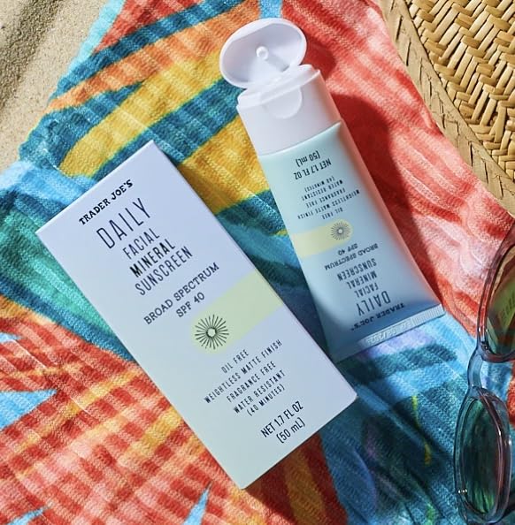 Trader Joes Daily Facial Mineral Sunscreen Broad Spectrum SPF 40 Oil Free Clear Color Gel Formula Fragrance Free Water Sweat Res