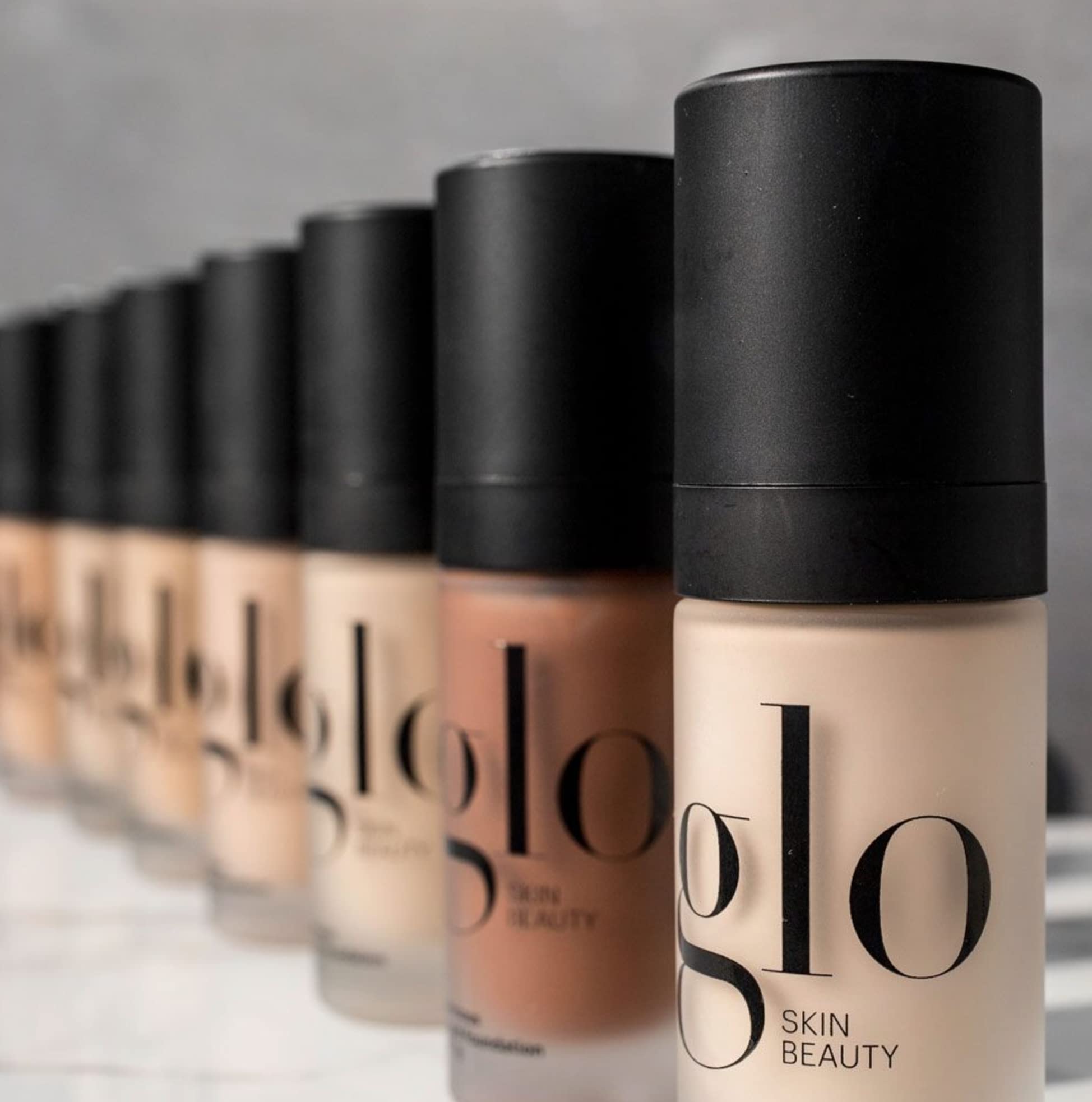 Glo Skin Beauty Luminous Liquid Mineral Foundation Makeup With Spf 18 (Porcelain) - Improves Uneven Skin Tone, Smooths & Correct
