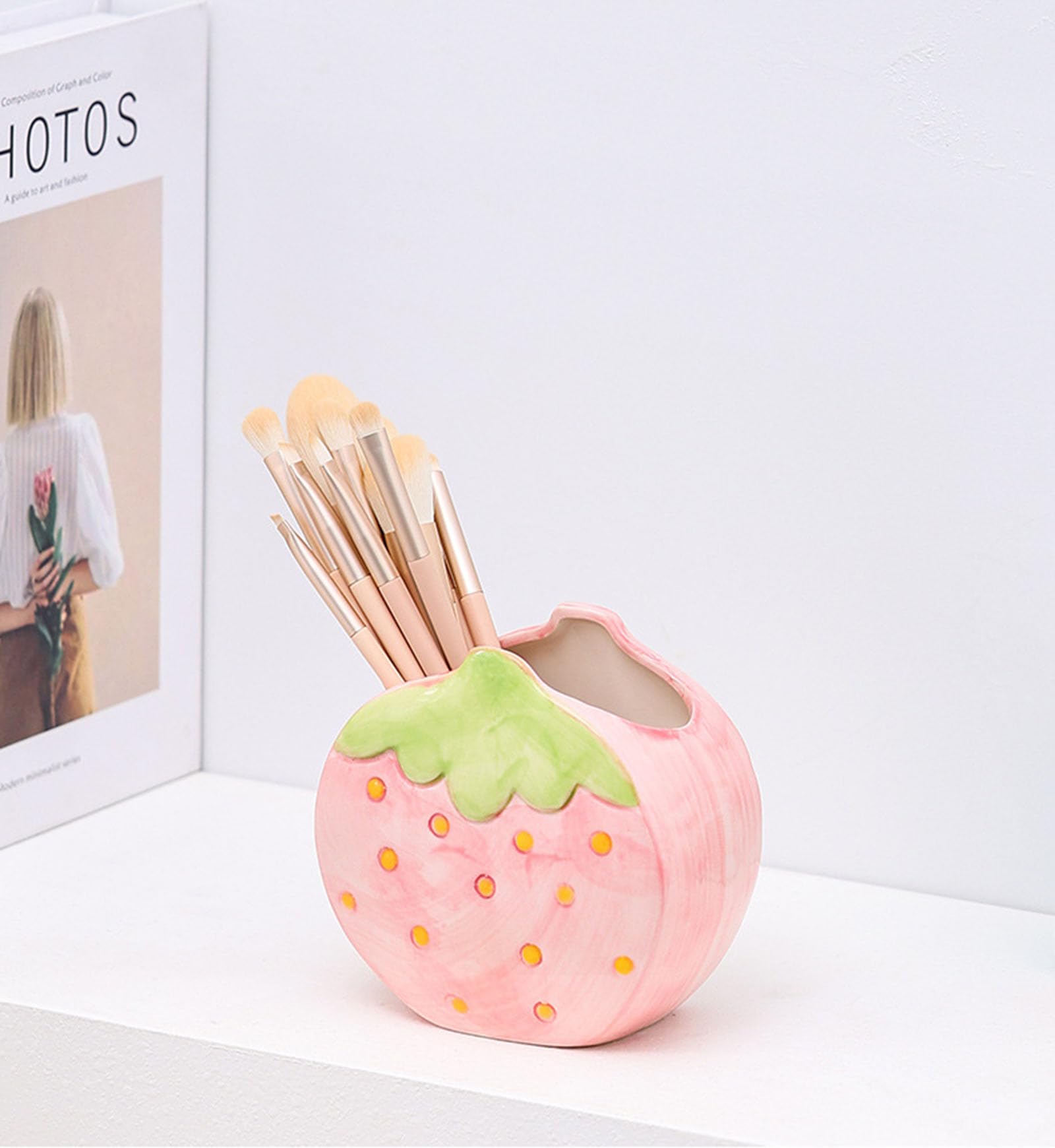 ZHU YU CHUN 1 PC Ceramic Strawberry Makeup Holder Makeup Organizer Pen Holder Desktop Organizer (Pink)