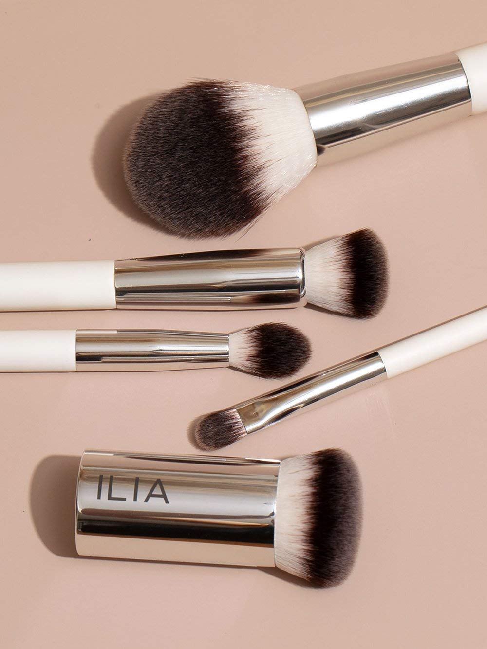 ILIA - Complexion Brush | Non-Toxic, Vegan, Cruelty-Free, Multi-Use Brush With White Wood Handle + Soft, Synthetic Bristles