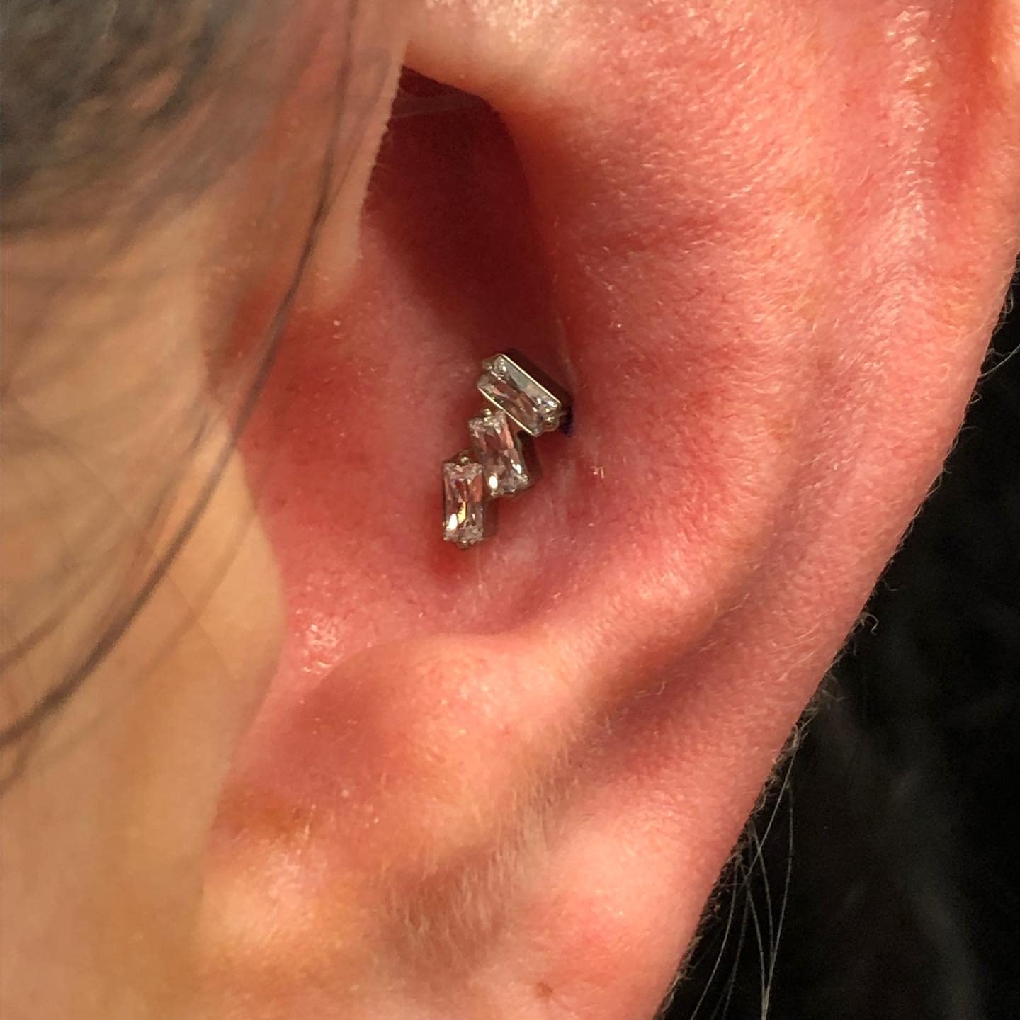 FINE4U 16G Cartilage Earring 6mm 8mm - ASTM F136 Titanium Conch Flat Back Piercing Jewelry for Tragus, Helix, Implant Grade Inte