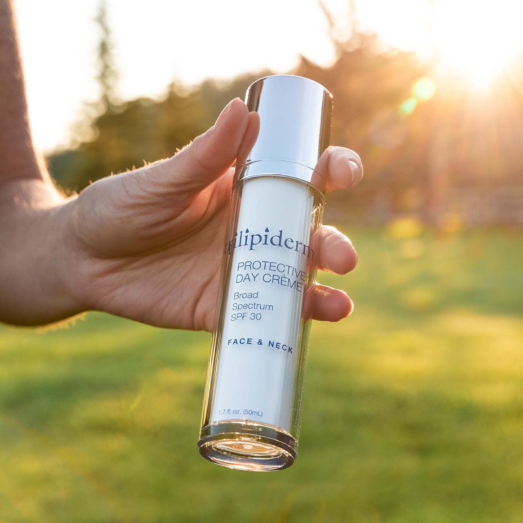 Trilipiderm Protective Day Crme, Broad Spectrum SPF 30 - Lightweight, Fast-Absorbing Moisturizing Sunscreen Protects while helps