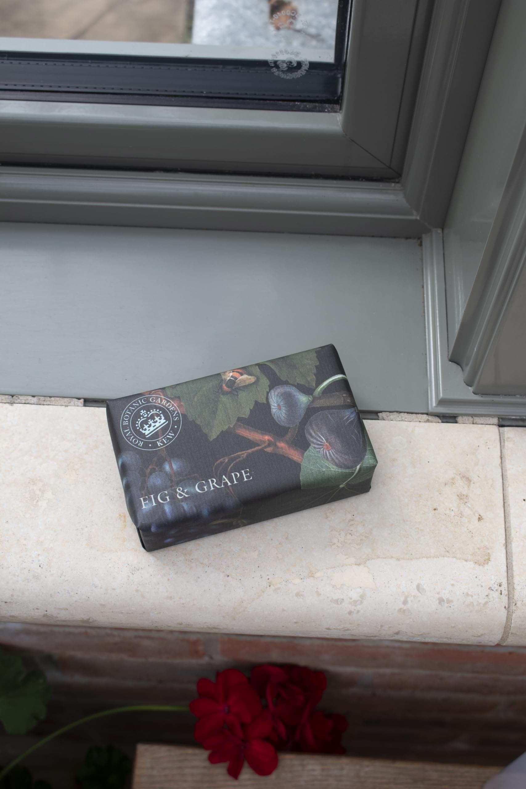 The English Soap Company Royal Botanical Gardens Kew Wrapped Soap Bar, Luxury Fig Shea Butter Soap Bar, Moisturising Soap Bar Fo