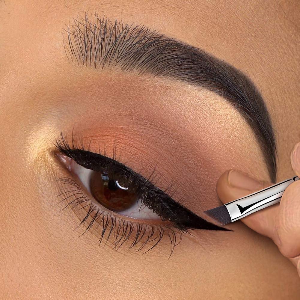 Eigshow Eyeliner Brush & Eyeshadow Brush, Eyeliner Brush Fine Angled Pro Precision Gel Eye Liner Makeup Brush High-End Small Eye