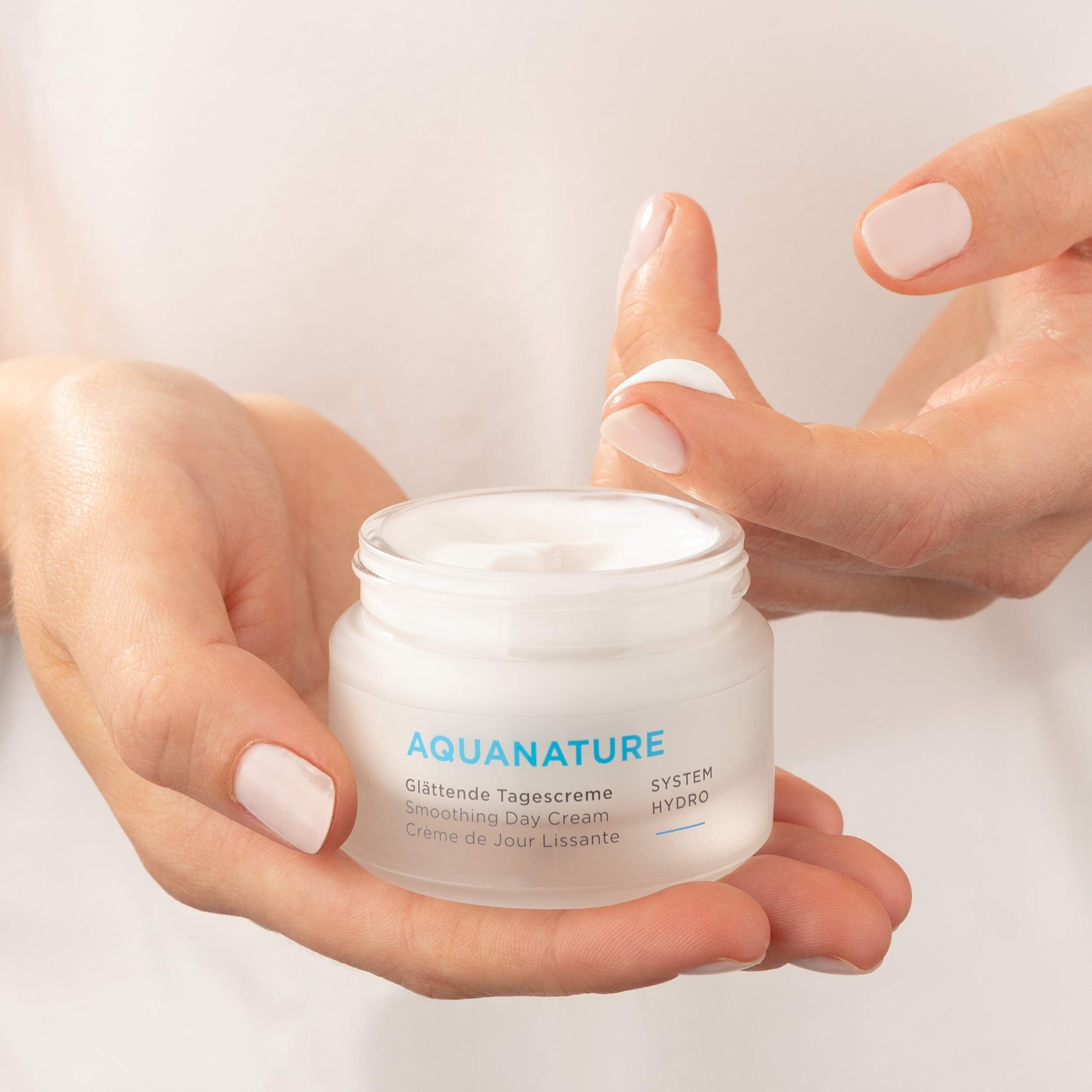 ANNEMARIE BRLIND - AQUANATURE Smoothing Day Cream - Aloe Algae and Hyaluronic Acid Facial Moisturizer - Smooths, Regenerates, Re