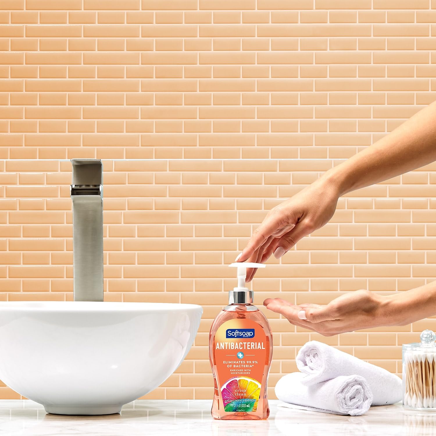 Softsoap Antibacterial Liquid Hand Soap Pump, Crisp Clean - 11.25 Fluid Ounce