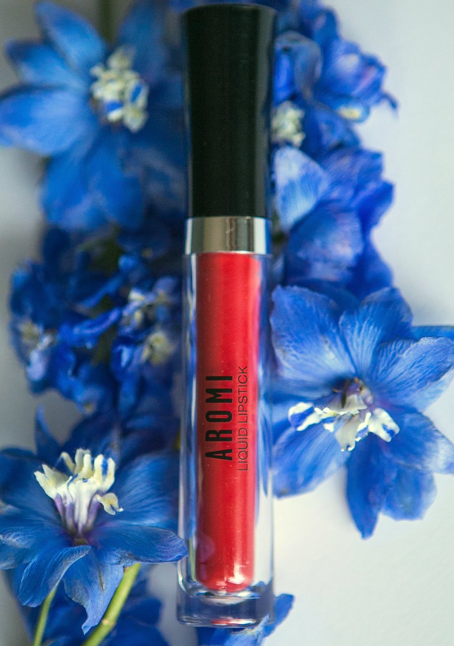 Aromi Bright Red Matte Liquid Lipstick | Red Hot Lip Color, Vegan, Cruelty-Free, Long-Lasting, Smudge Proof, Waterproof, Handmad