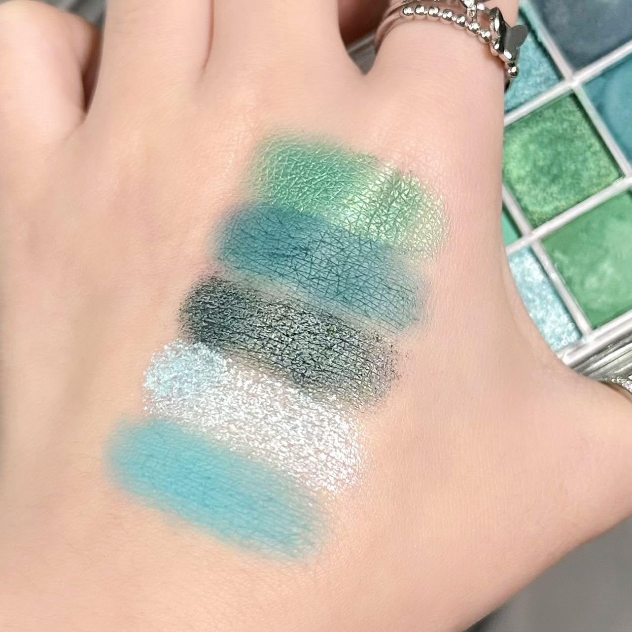 Go Ho 9 Colors Green Eyeshadow Palette,Light To Dark Green Eye Shadow Palette,Matte&Shimmer Eye Makeup Palette,Waterproof Grey&G