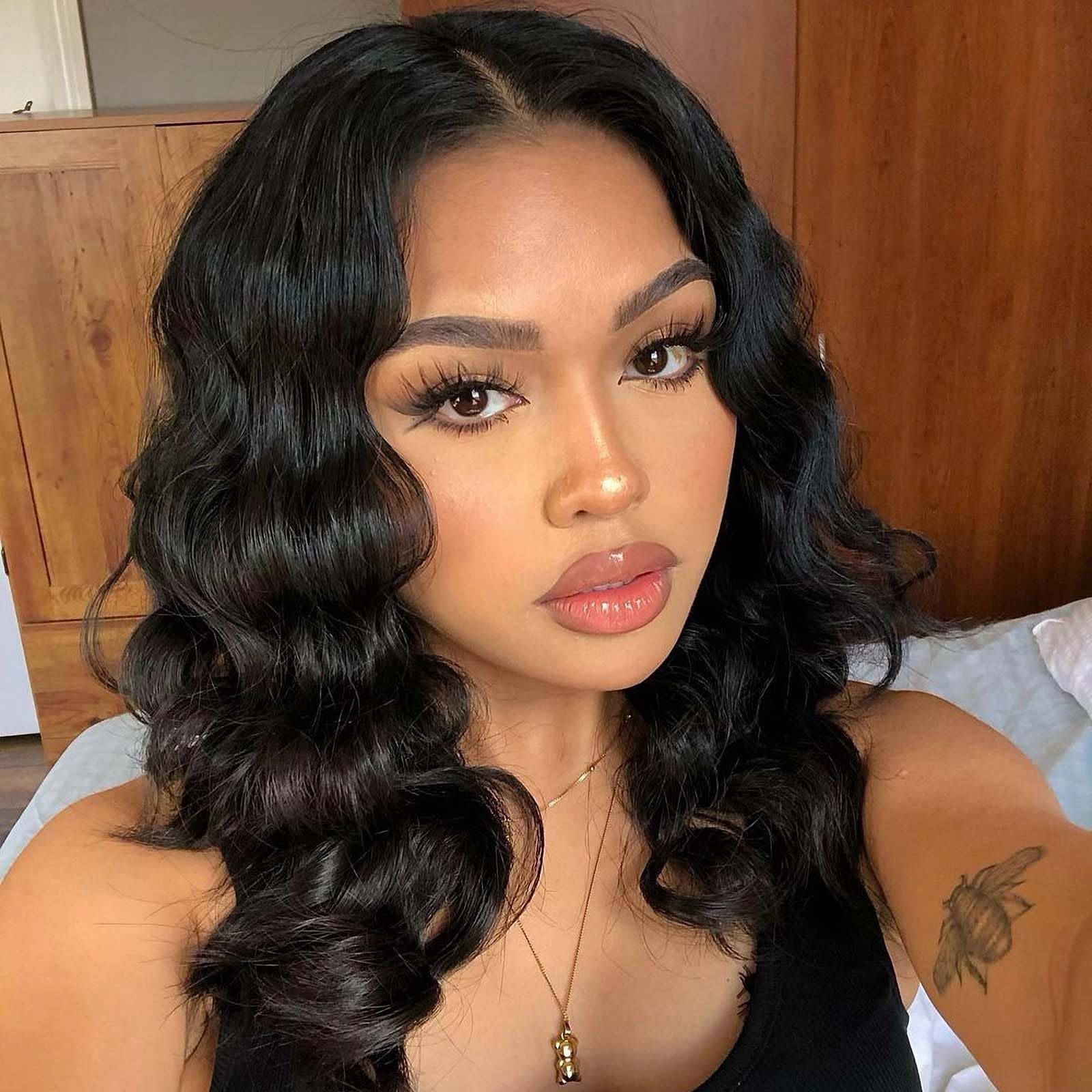WIGER Short Wavy Wigs for Women Black Body Wave Hair Wig 16 Inch Middle Part Shoulder Length Short Bob Wigs Loose Wave Hair Synt