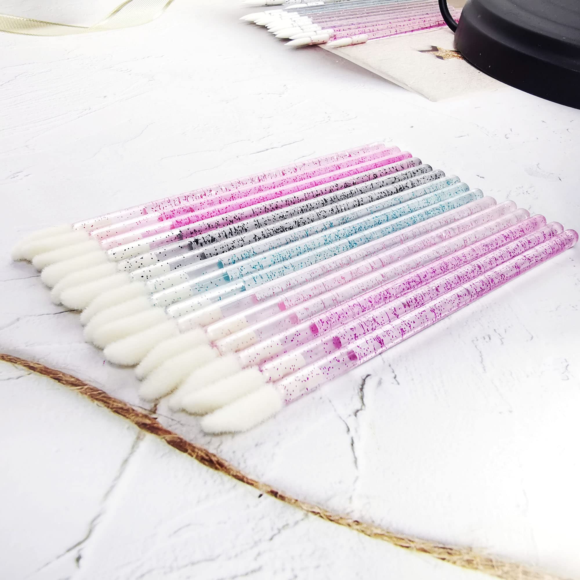 ZYIGYI 200 Pcs Disposable Lip Brushes, Lipstick Applicator, Lip Gloss Wands 4 Color