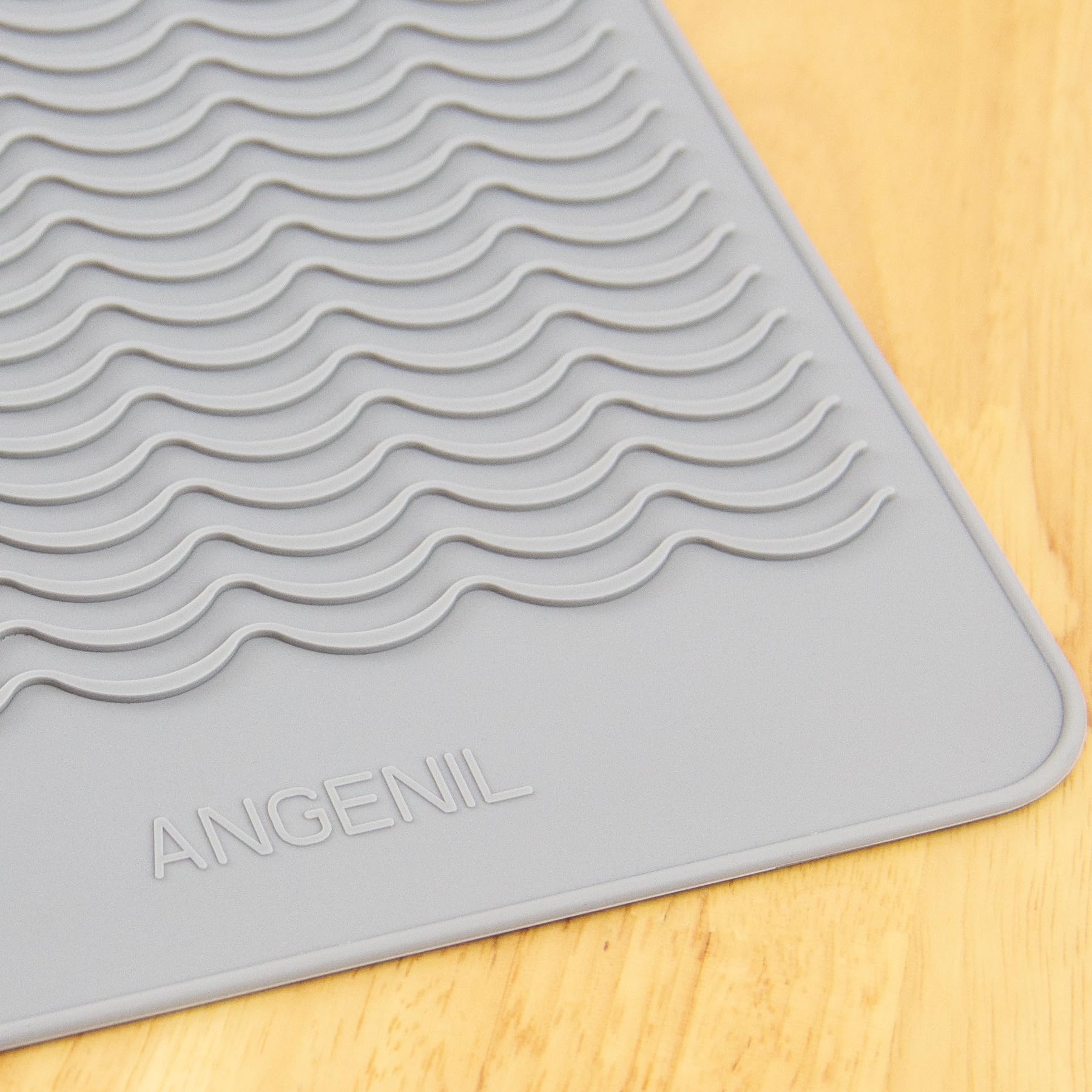 ANGENIL Flat Iron Curling Iron Large Anti-scald Heat Resistant Silicone Mat Pad, for Dual Voltage Travel Hair Styling Tools, Tit