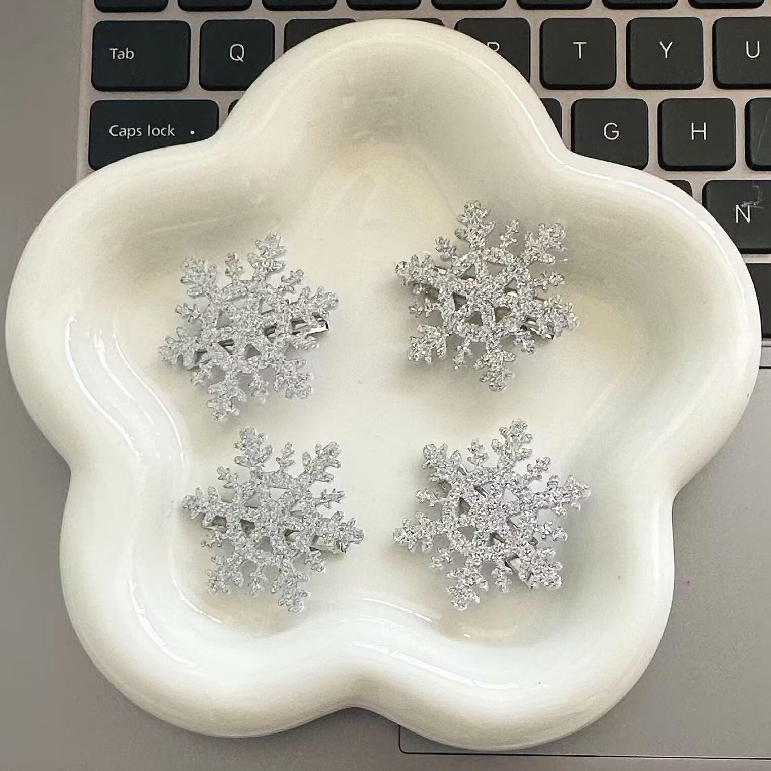 Tucewp 10Pcs Snowflake Hair Clip For Women Girls Cute Hair Pins Nonslip Sparkly Hair Barrette Snap Small Silver Metal Alligator