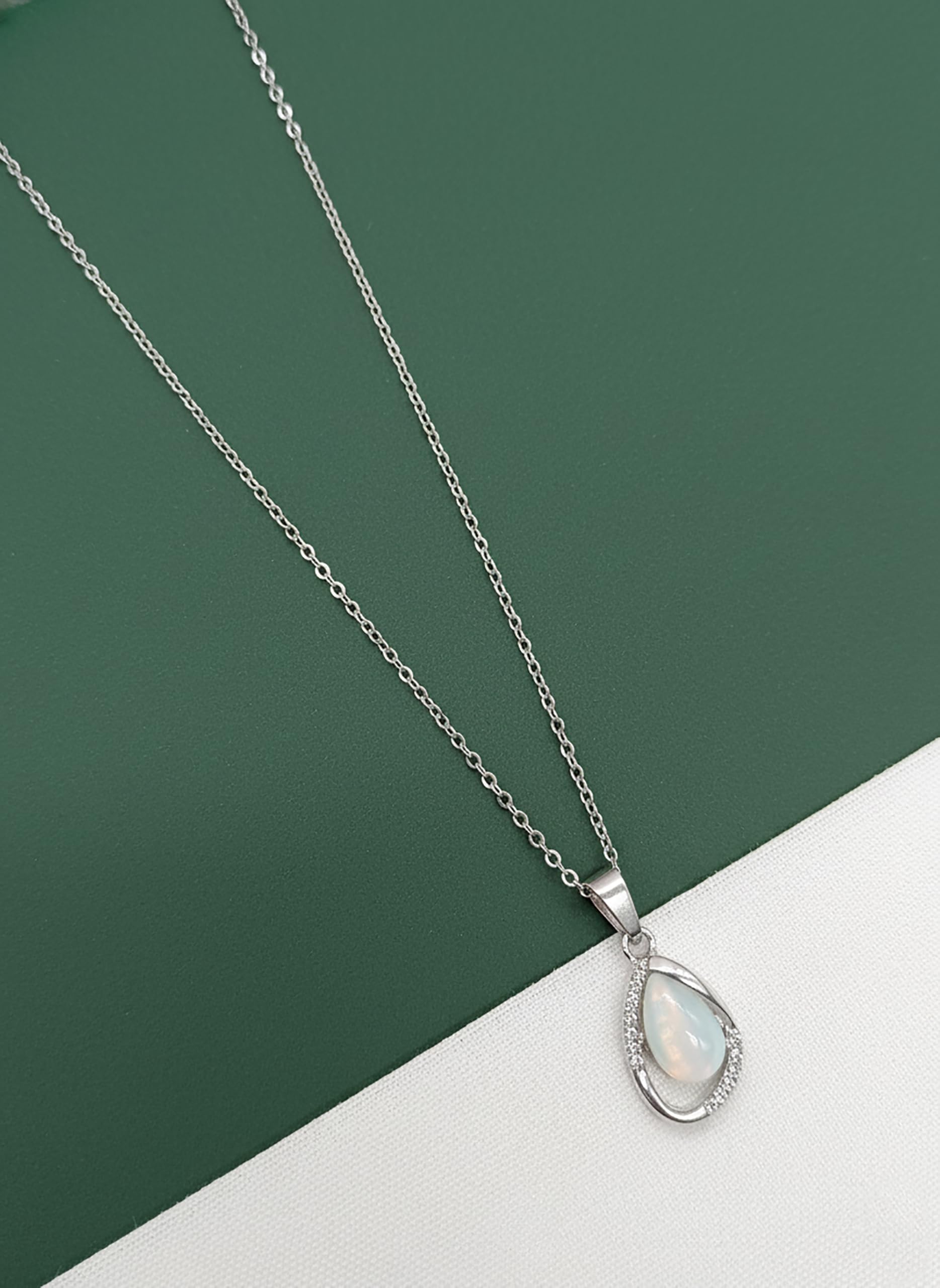 Shankhraj Mall Women Chain Pendant Necklace | Silver & Gold Colour Variation (Cn90)