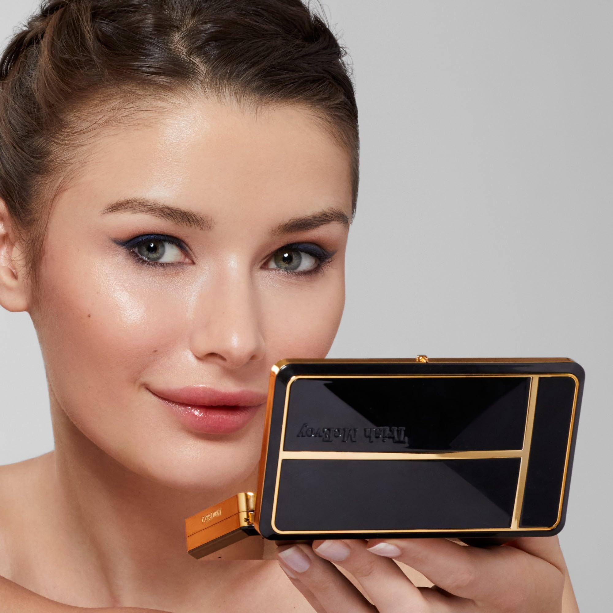Trish McEvoy Makeup Wardrobing Deluxe Refillable Compact 2