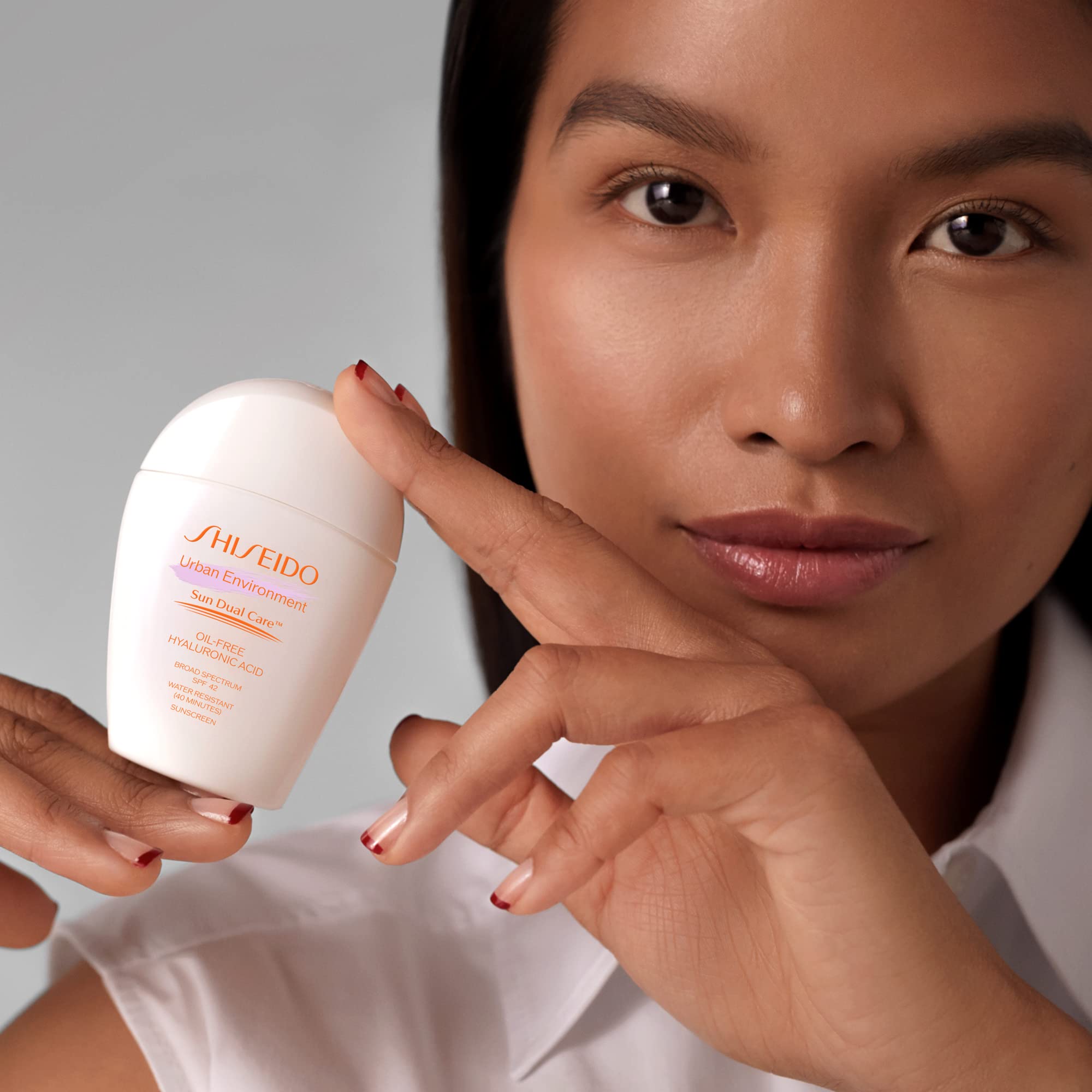 Shiseido Urban Environment Oil-Free Sunscreen SPF 42 - 30 mL - Protects, Hydrates, Mattifies & Works as Face Primer - Water Resi