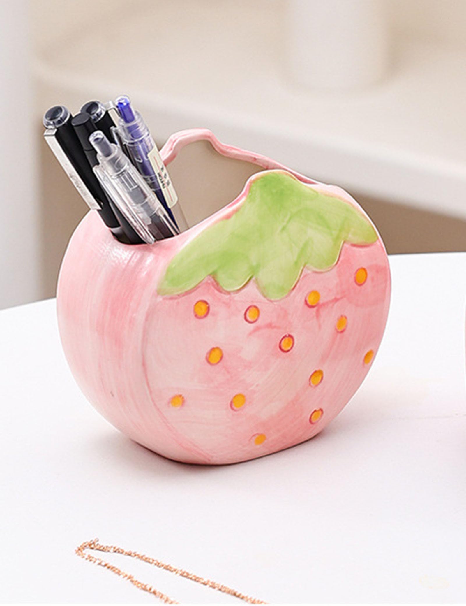 ZHU YU CHUN 1 PC Ceramic Strawberry Makeup Holder Makeup Organizer Pen Holder Desktop Organizer (Pink)