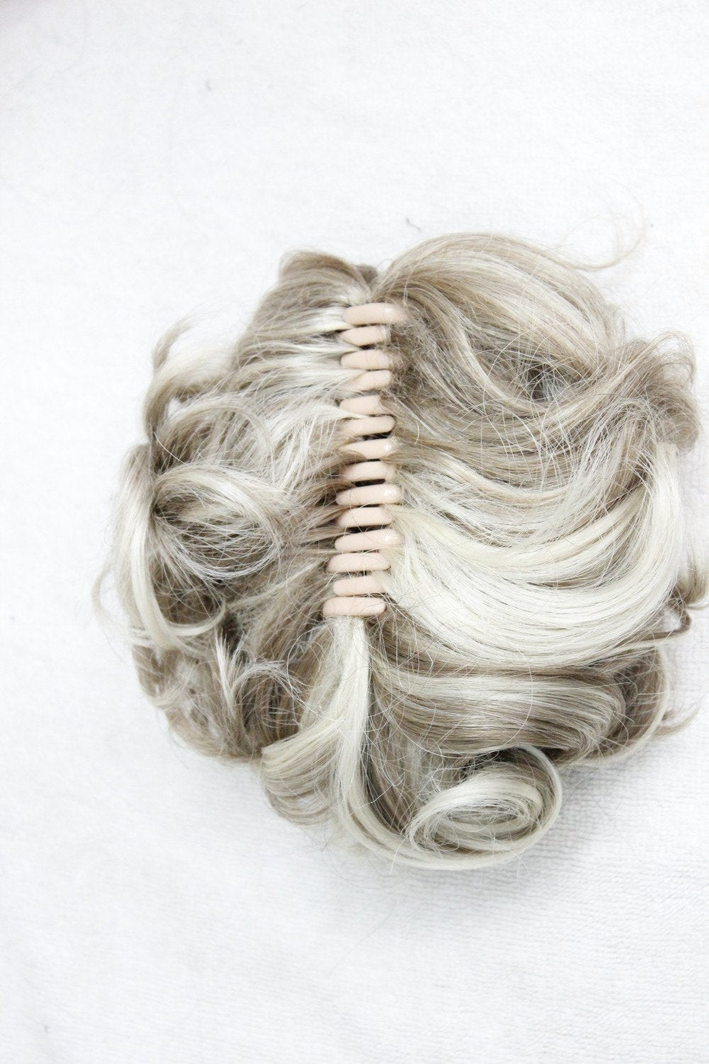 Lydell Short Ponytail Hair Piece Extension Wavy Claw Clip In/On Hairpiece (H16/613 Blonde Highlighted)