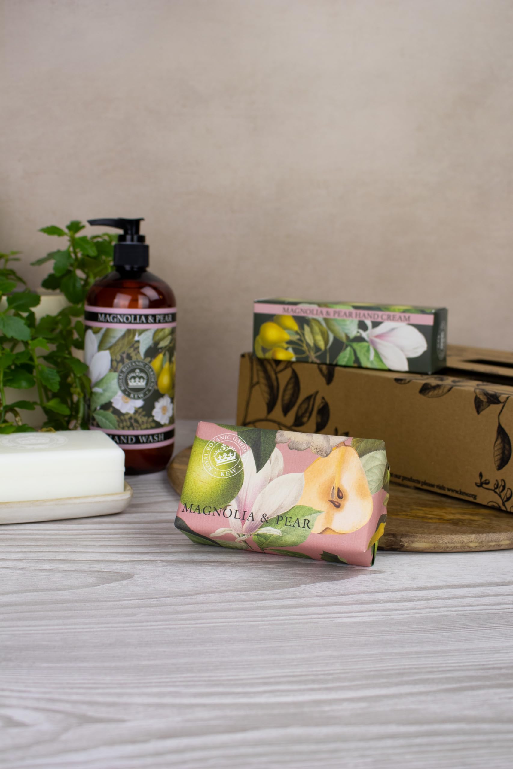 The English Soap Company Royal Botanical Gardens Kew Wrapped Soap Bar, Luxury Pear Shea Butter Soap Bar, Moisturising Soap Bar f