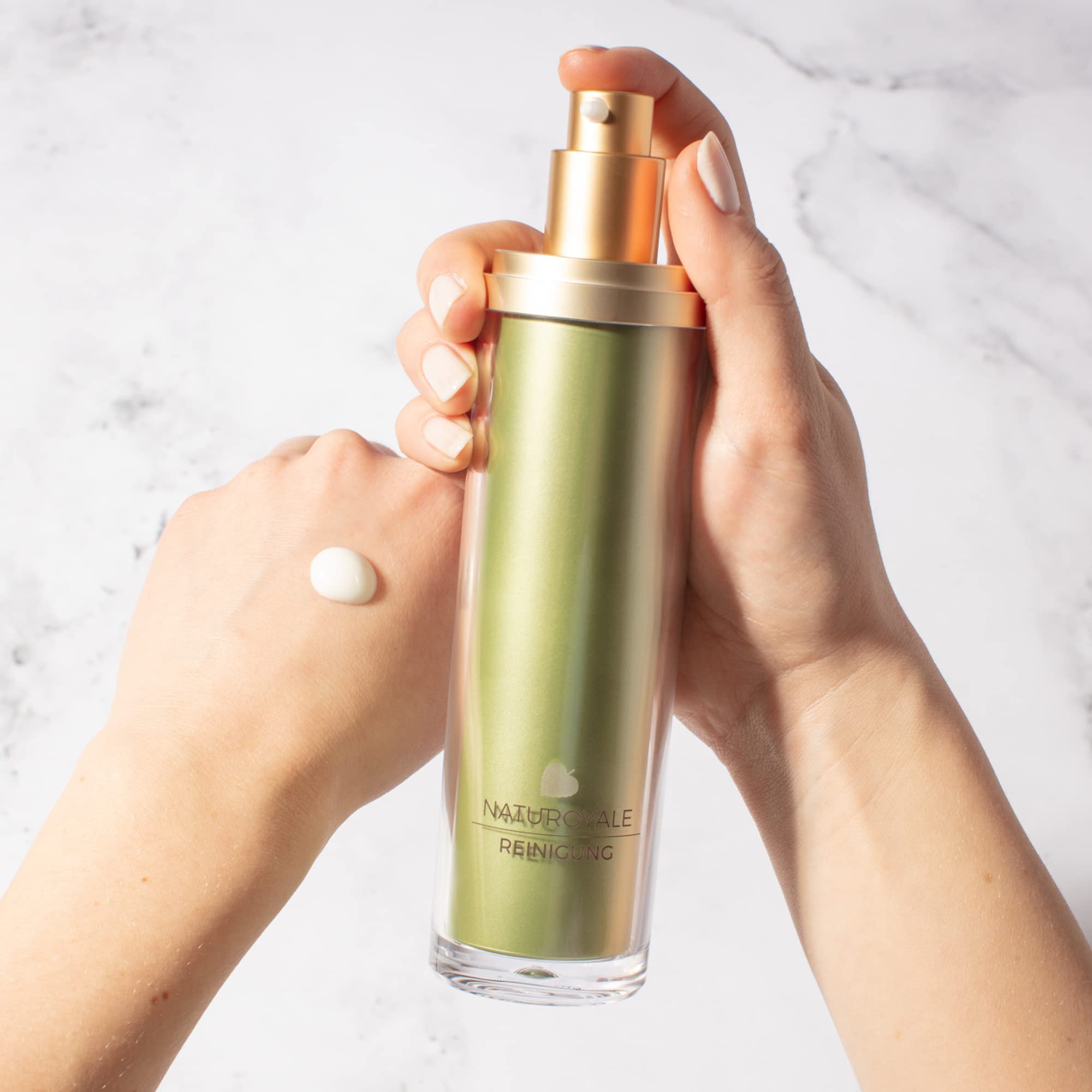 ANNEMARIE BRLIND - NATUROYALE Cleansing Cream - Face Cleanser With Natural Ingredients - Hyaluronic Acid Vitamin E and Shea Butt