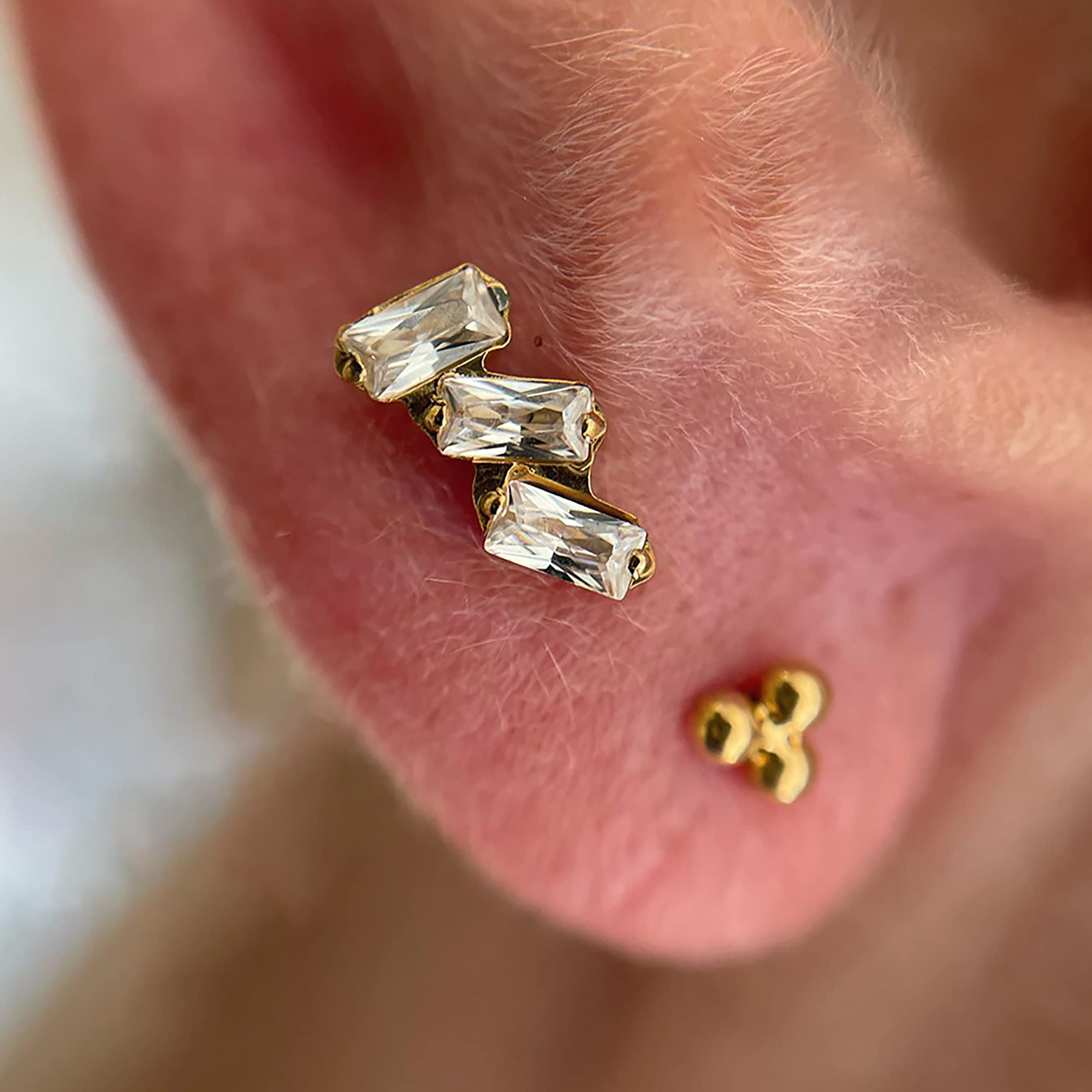 FINE4U 16G Cartilage Earring 6mm 8mm - ASTM F136 Titanium Conch Flat Back Piercing Jewelry for Tragus, Helix, Implant Grade Inte