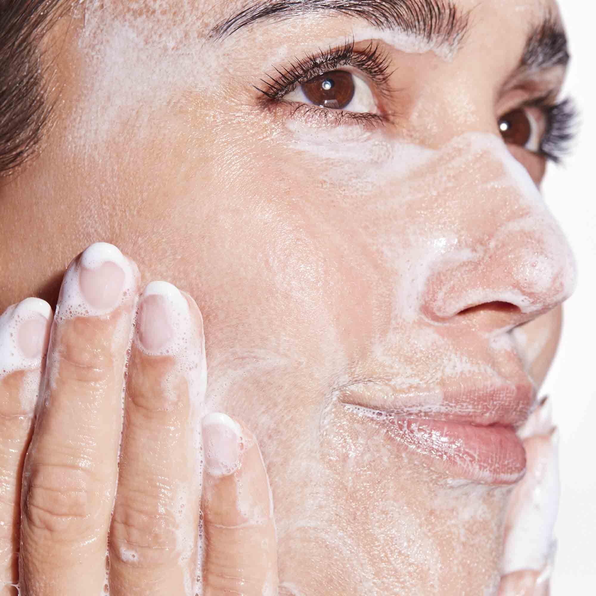 Honest Beauty Calm On Foaming Cream Cleanser For Sensitive Skin | Hyaluronic Acid + Calming Phyto-Blend | Ewg Verified, Vegan +