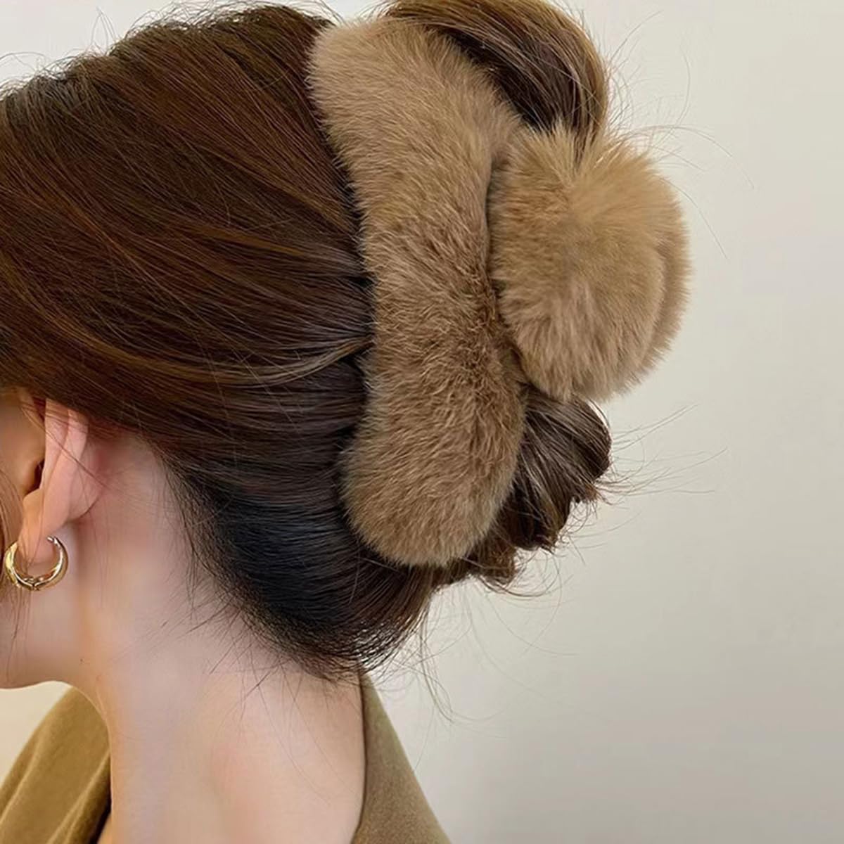 YOYLMAL Large Faux Fur Hair Claw Clip for Women, 5.1 Inches Winter Fluffy Fuzzy Hair Clips, Nonslip Strong Hold Furry Big Jaw Cl