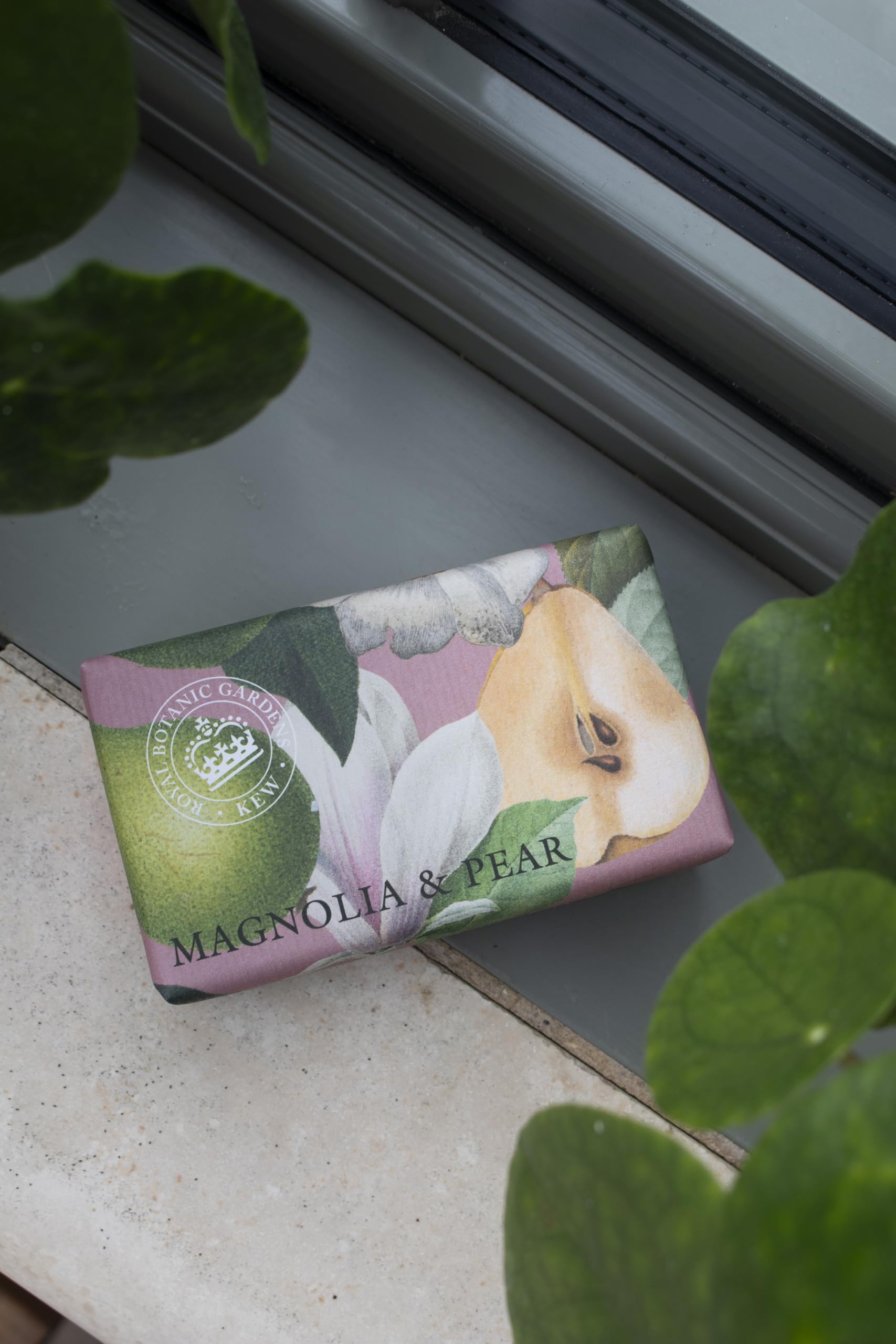 The English Soap Company Royal Botanical Gardens Kew Wrapped Soap Bar, Luxury Pear Shea Butter Soap Bar, Moisturising Soap Bar f