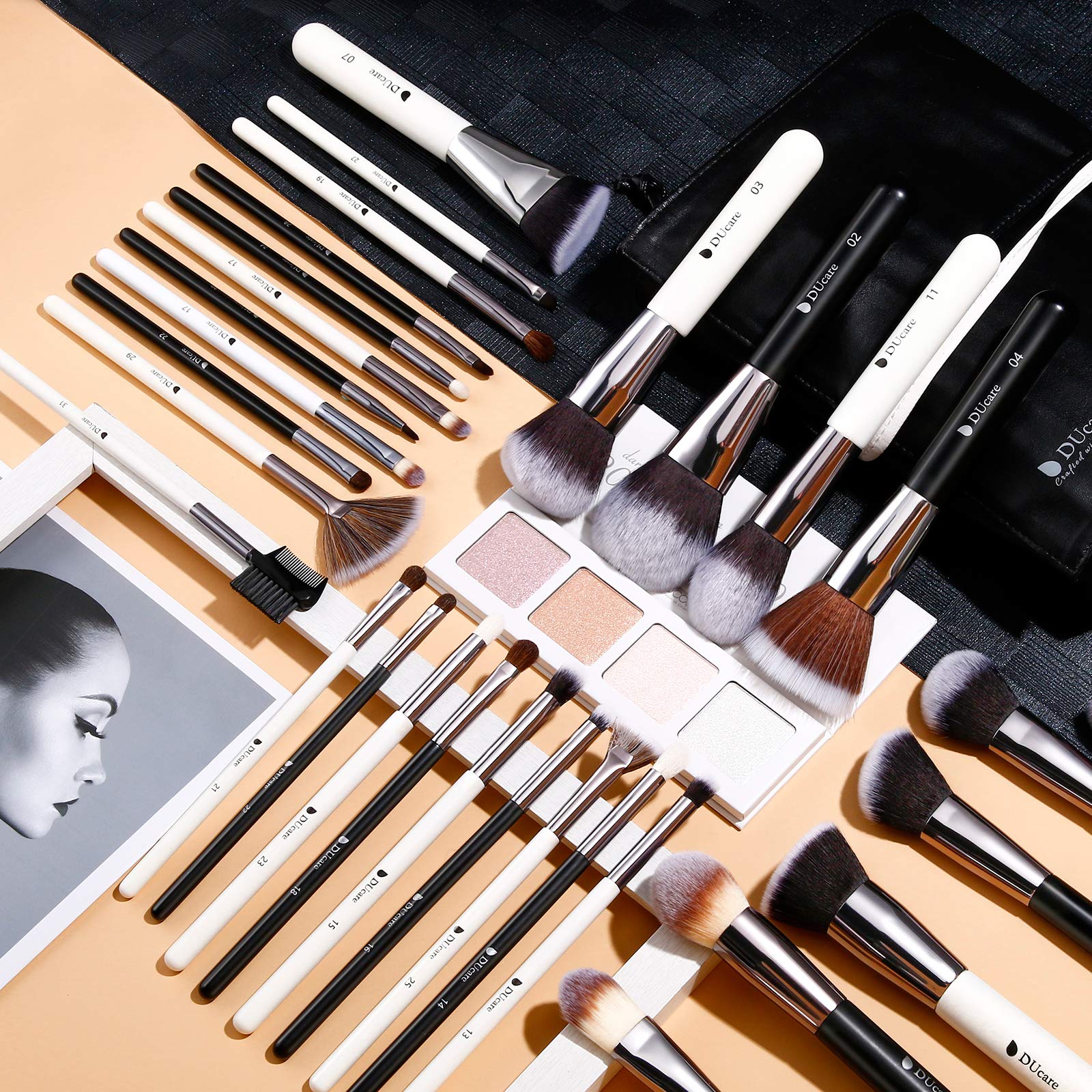 Ducare Professional Makeup Brushes Panda Series Makeup Brush Set Valentines Day Gifts 31Pcs Kabuki Foundation Blending Face Powd