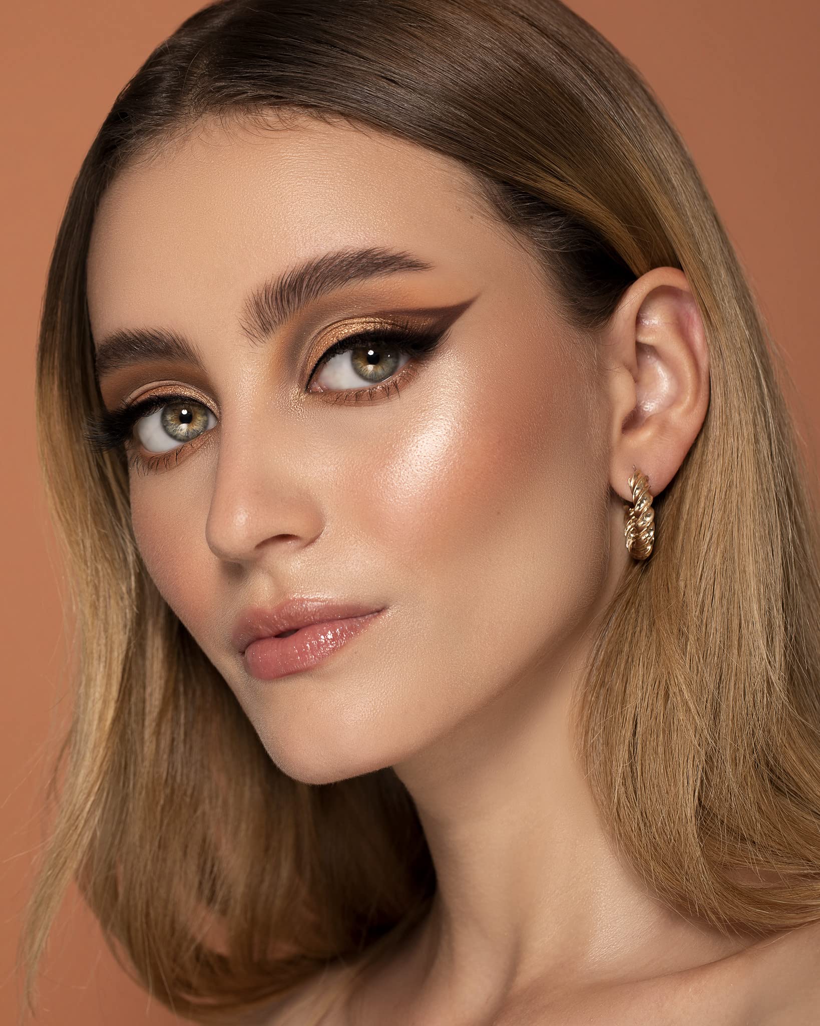 Sigma Beauty Professional F35 Tapered Highlighter Synthetic Face Makeup Brush With Sigmatech Fibers For Highlighting And Contour