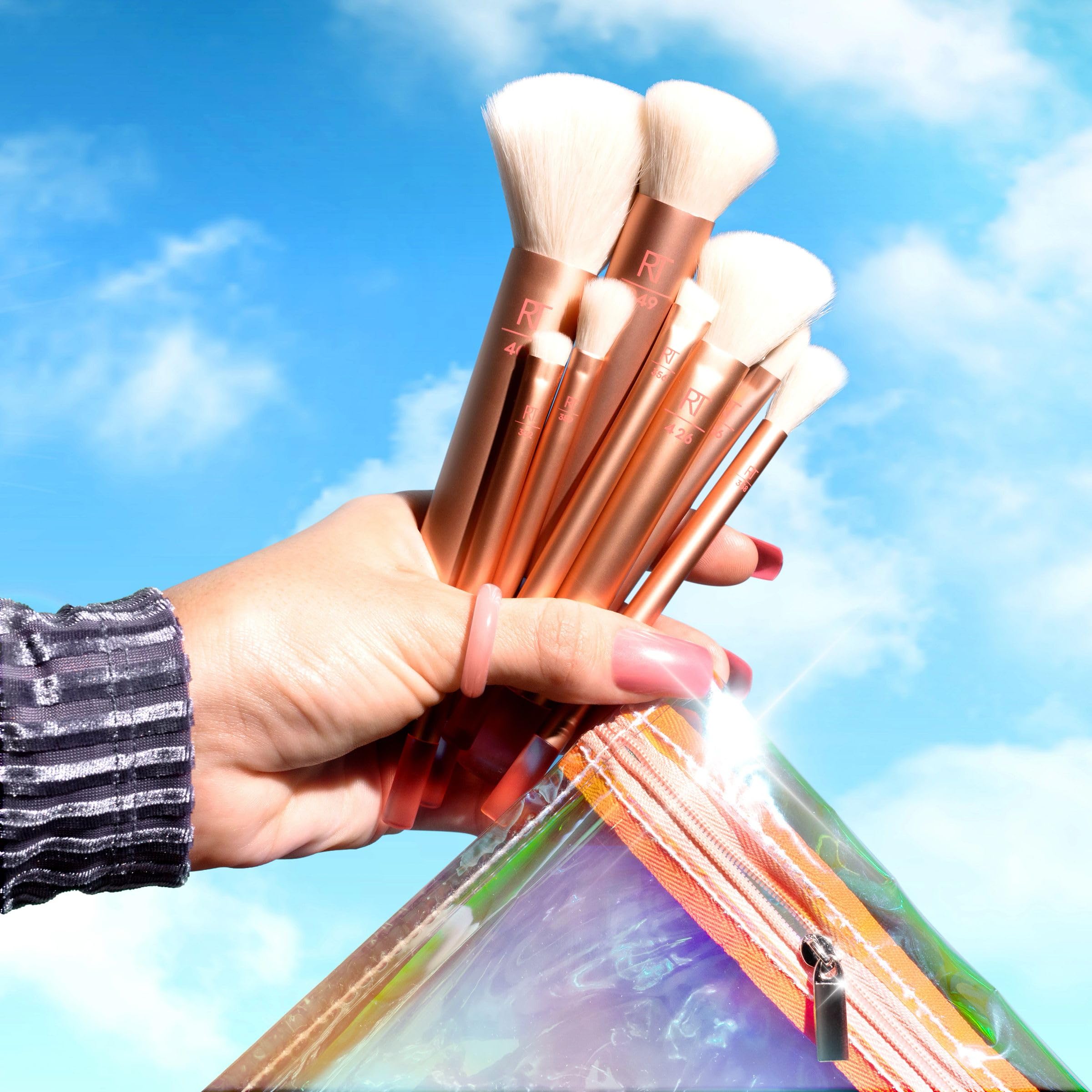 Real Techniques The Wanderer Makeup Brush Kit, For Liquid, Cream, & Powder Eyeshadow, Foundation, Concealer, Blush, & Contour, T