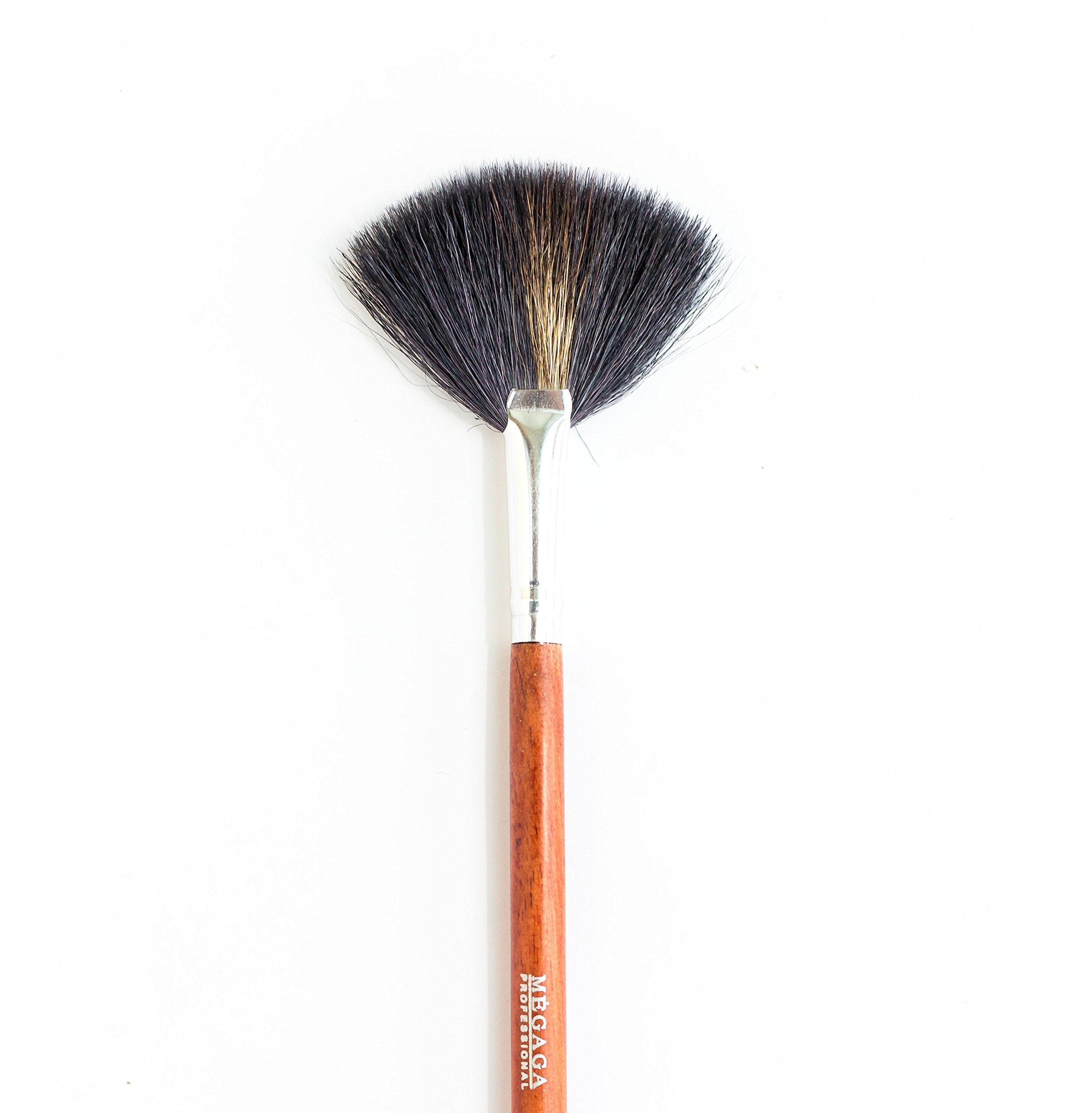 Megaga Fan Make Up Brush, Small No 19