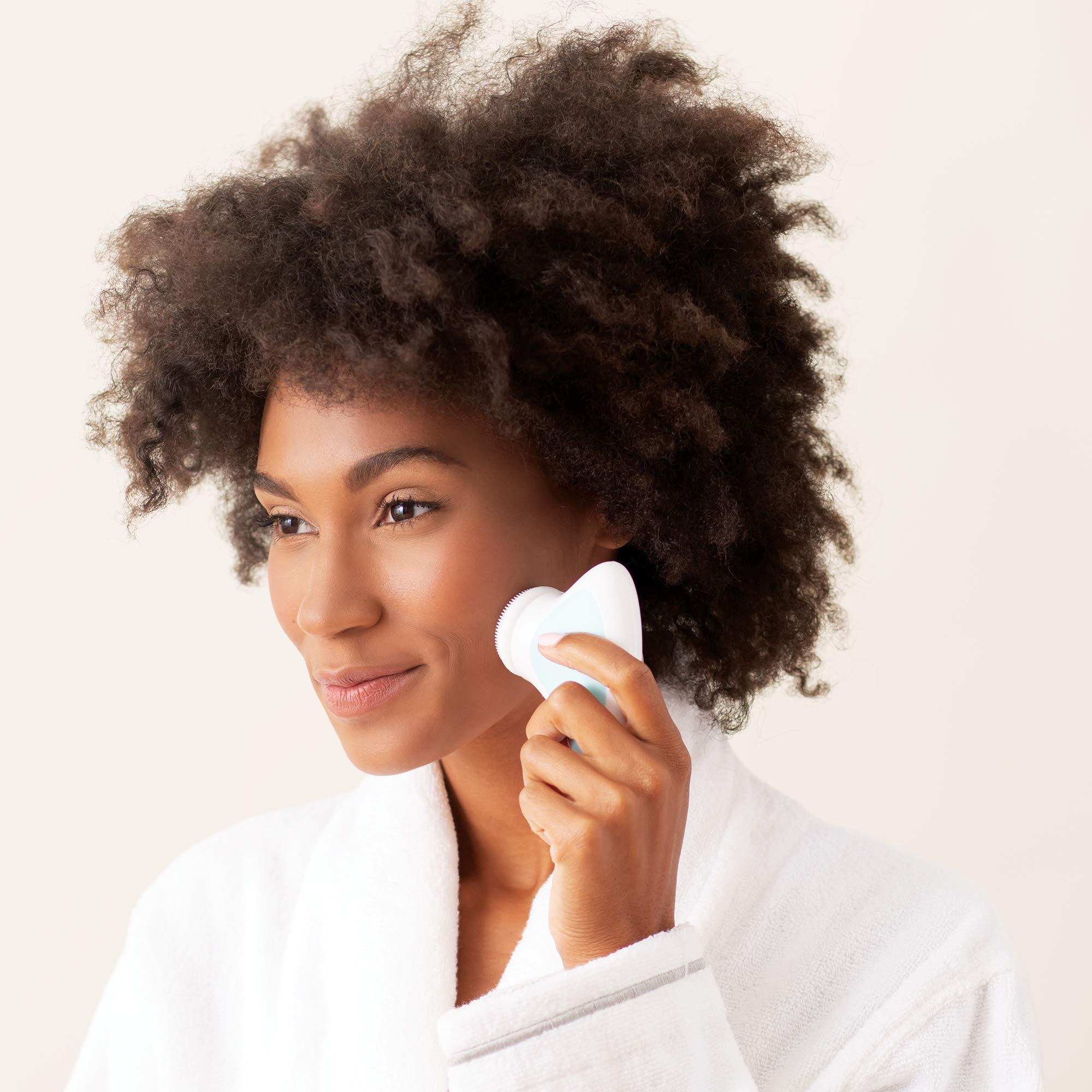 Sonic Facial Cleanser Deeply cleanses and unclogs pores