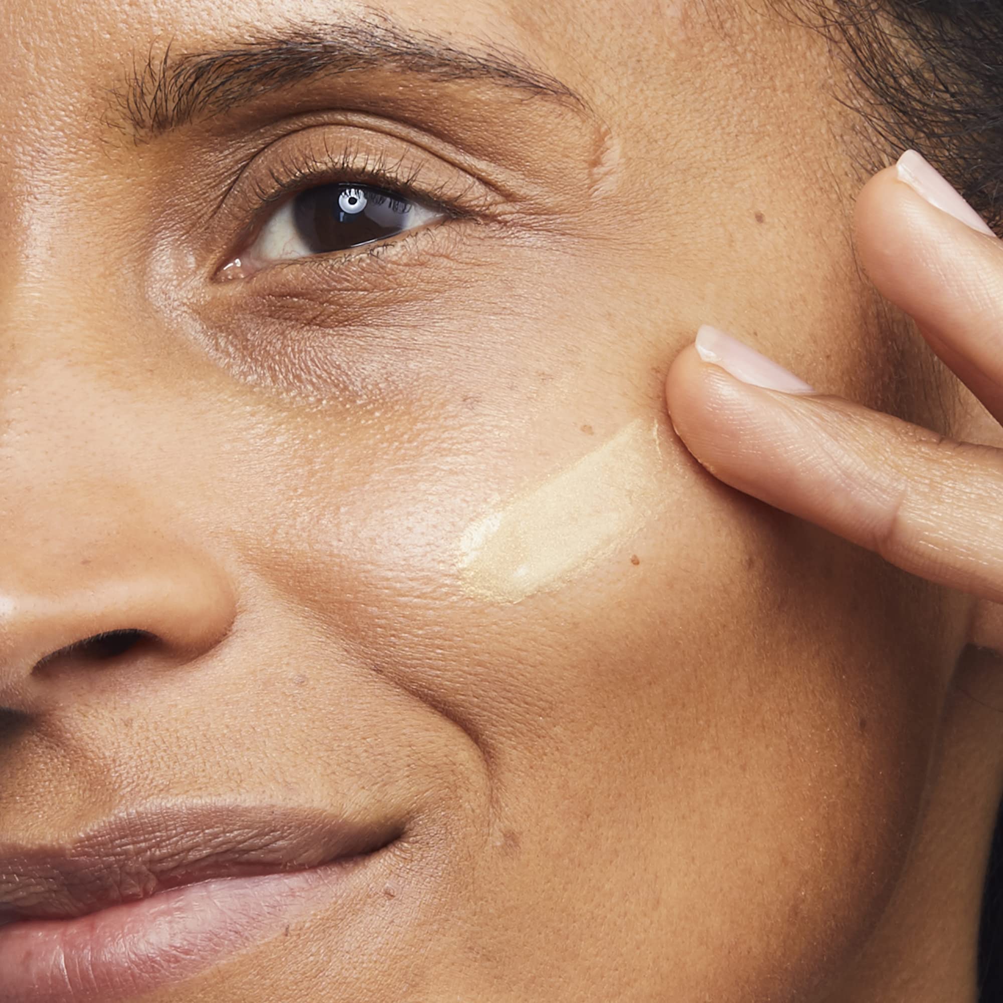 No7 Lift & Luminate Primer - Hydrating Primer with Niacimamide - Creates Smooth Base for Makeup Application & Illuminates Skin G