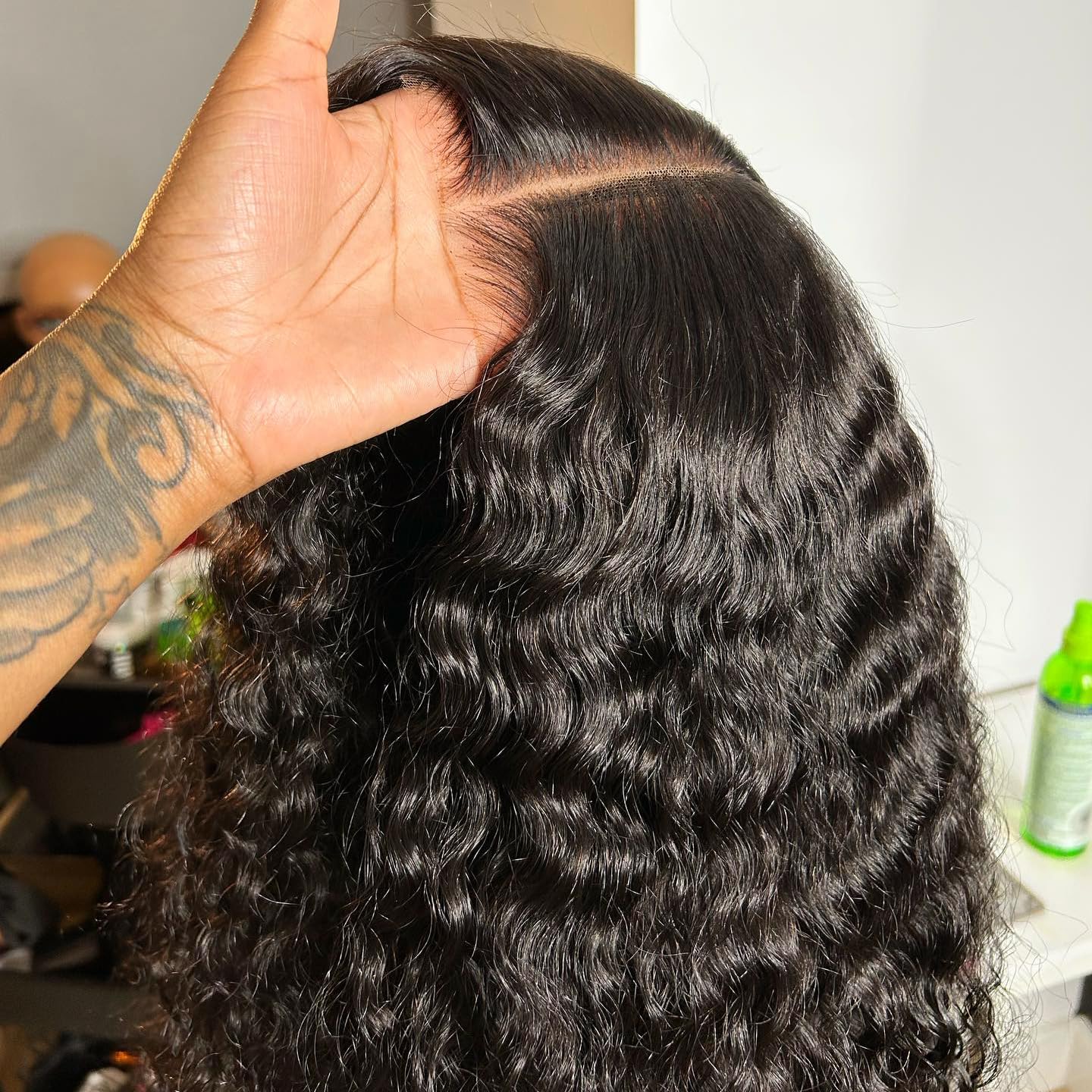BEEOS 5x5 Curly SKINLIK Real HD Lace Closure Wig, 250% Density 0.10mm Ultra-thin Invisible HD Lace Wig Pre-Plucked Hairline Blea