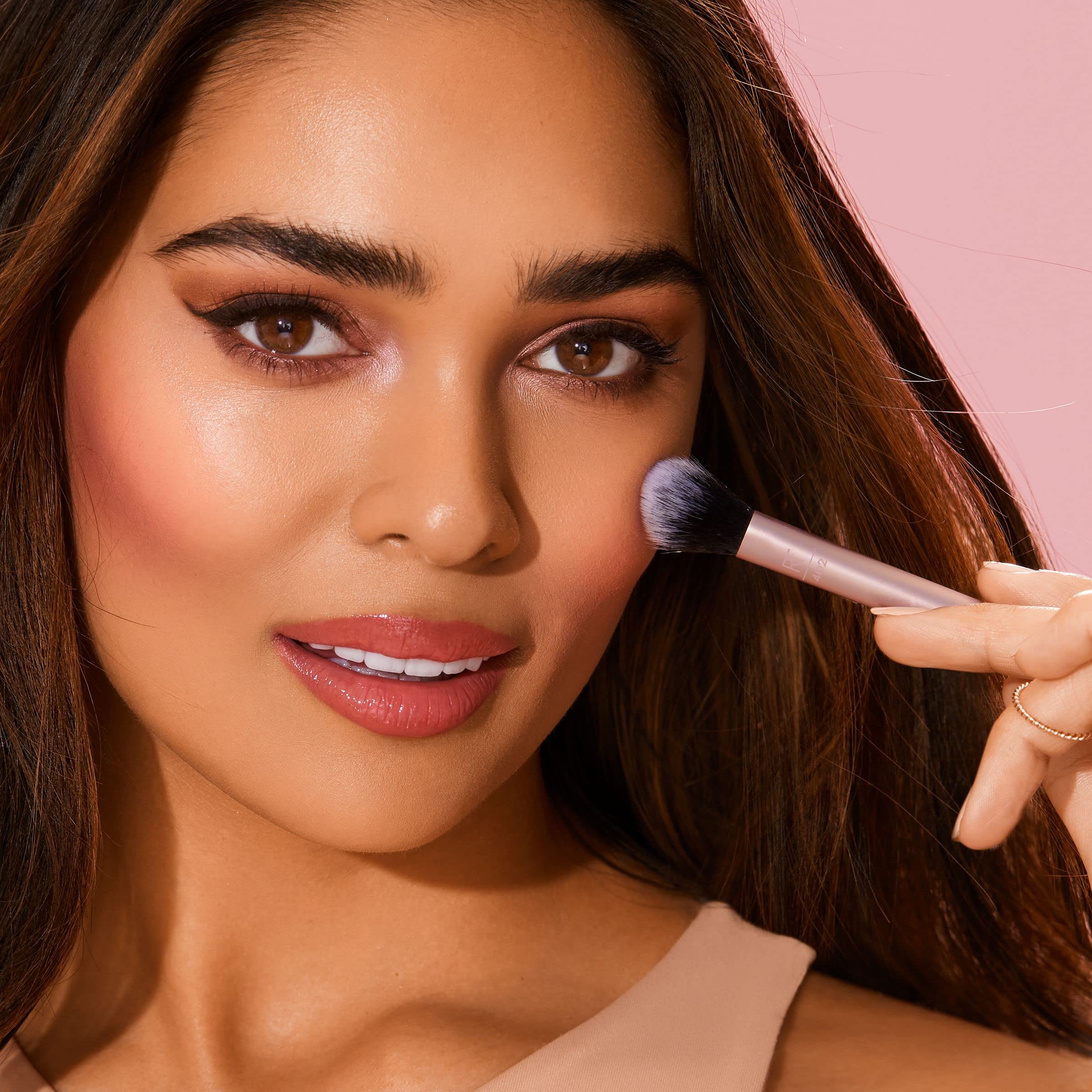Real Techniques Makeup Setting Brush, For Setting Powder, Loose Powder, & Pressed Powder, 402 Face Makeup Brush, Sheer Coverage