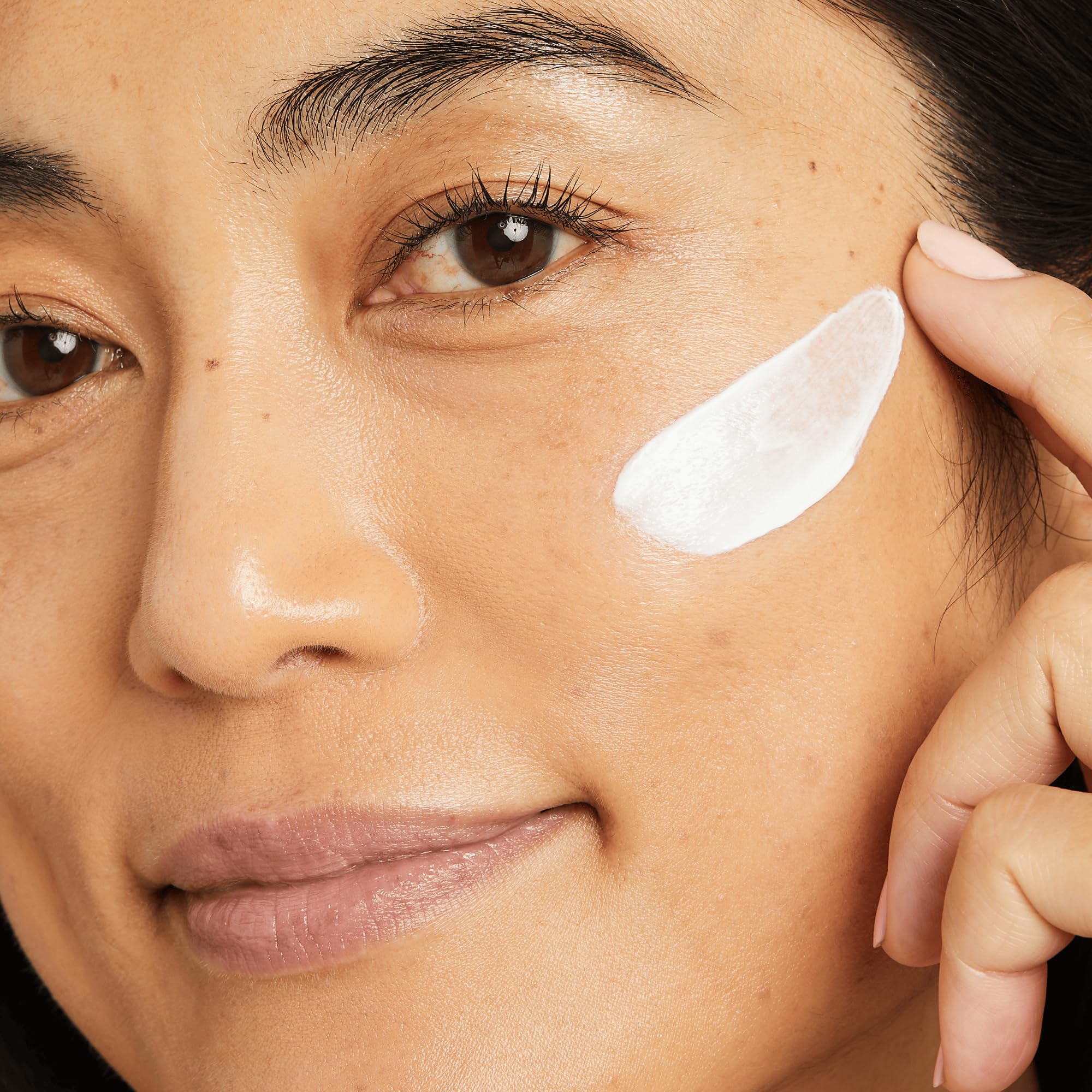No7 Lift & Luminate Triple Action Day Cream - Anti-Aging Face Moisturizer Spf 30, Hyaluronic Acid & Vitamin C - Firms Skin For R