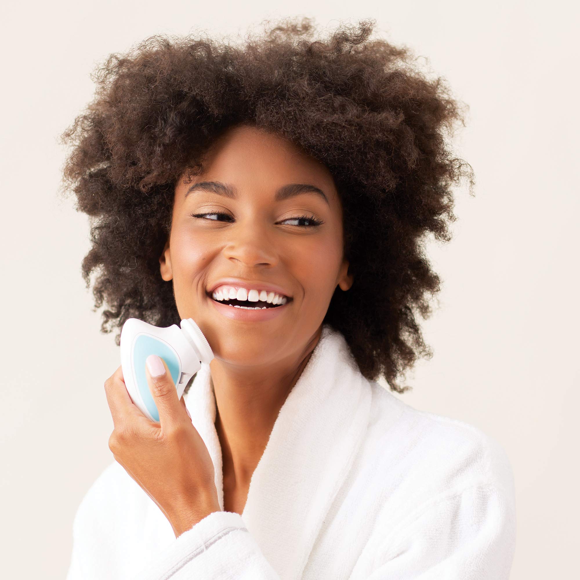 Sonic Facial Cleanser Deeply cleanses and unclogs pores