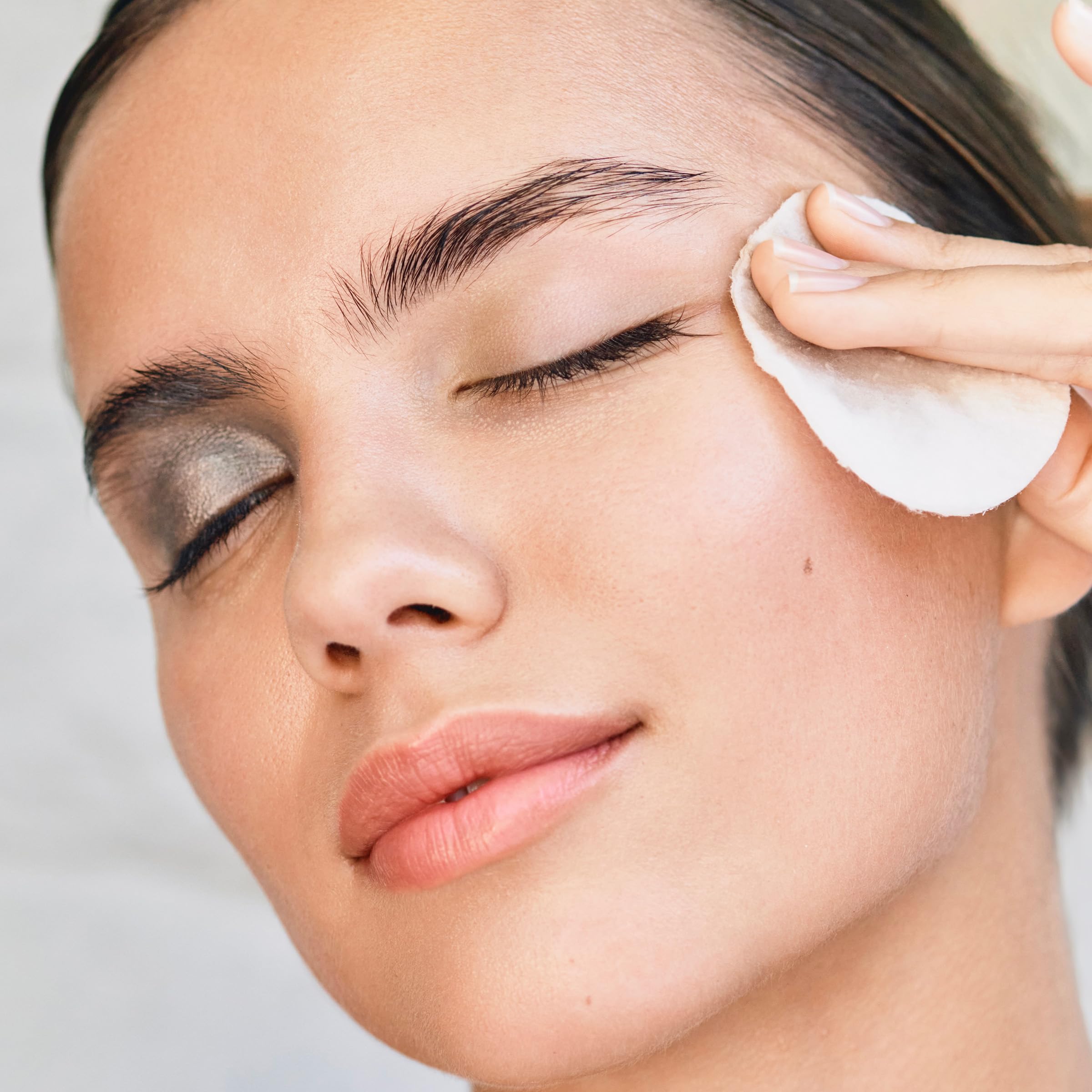 Clarins New Gentle Eye Make-Up Remover | Removes Light To Medium Eye Make-Up | Cleanses, Soothes And Softens | Conditions Lashes