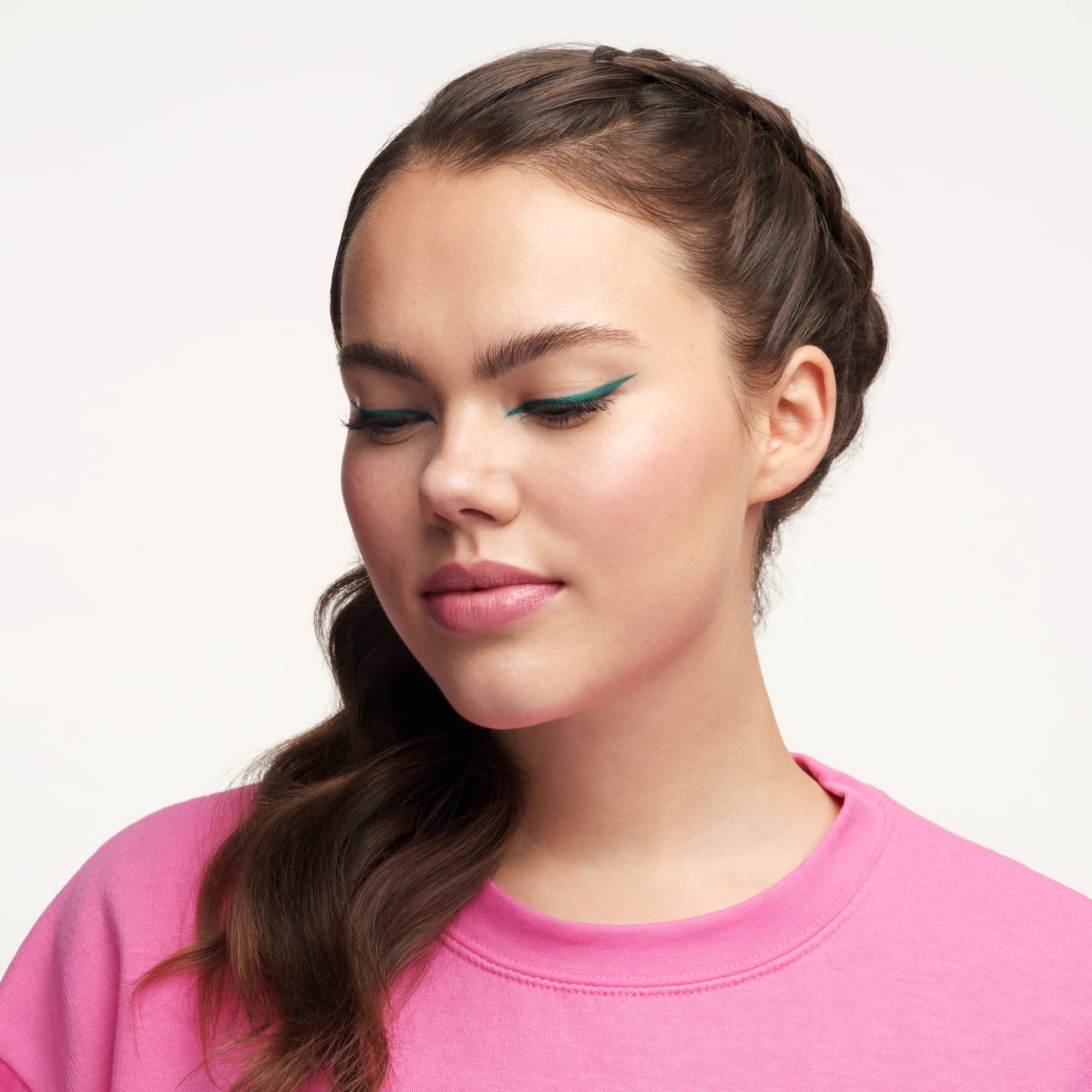 Essence  Stay & Play Gel Eyeliner  Super Soft Gel-Like Texture  Waterproof & Longlasting  Vegan & Cruelty Free (Emerald Dragon)