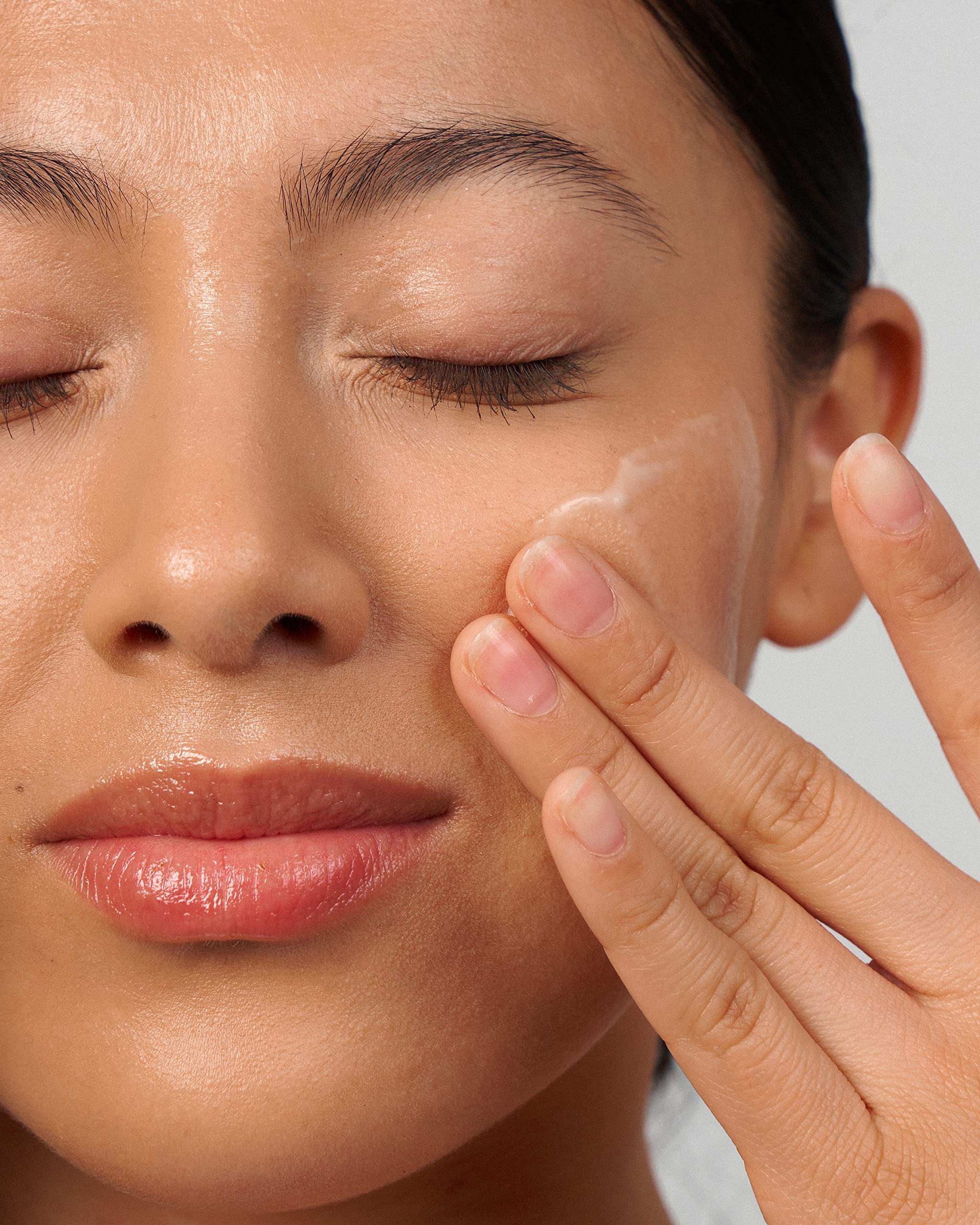 Novexpert The Peeling Night Cream - Visibly Brighter Skin - Smooth And Radiant Complexion - Deeply Exfoliates And Nourishes - Hy