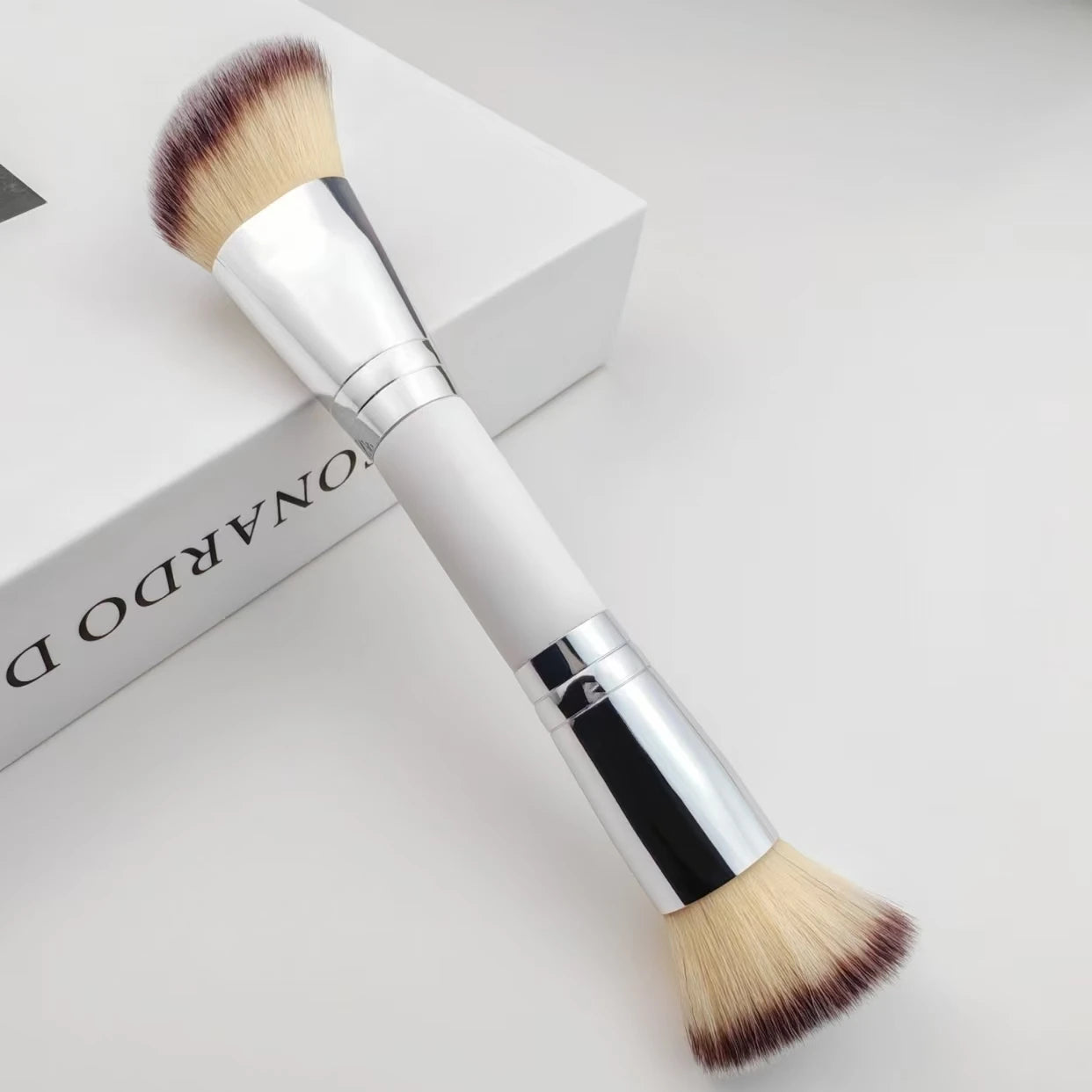 Facial Makeup Brush, a Portable Dual-Head Multi-Functional Makeup Brush, Foundation Brush, Contour Brush, Loose Powder Brush, Blush Brush, All-In-One Makeup Brush, Suitable for Both Men and Women