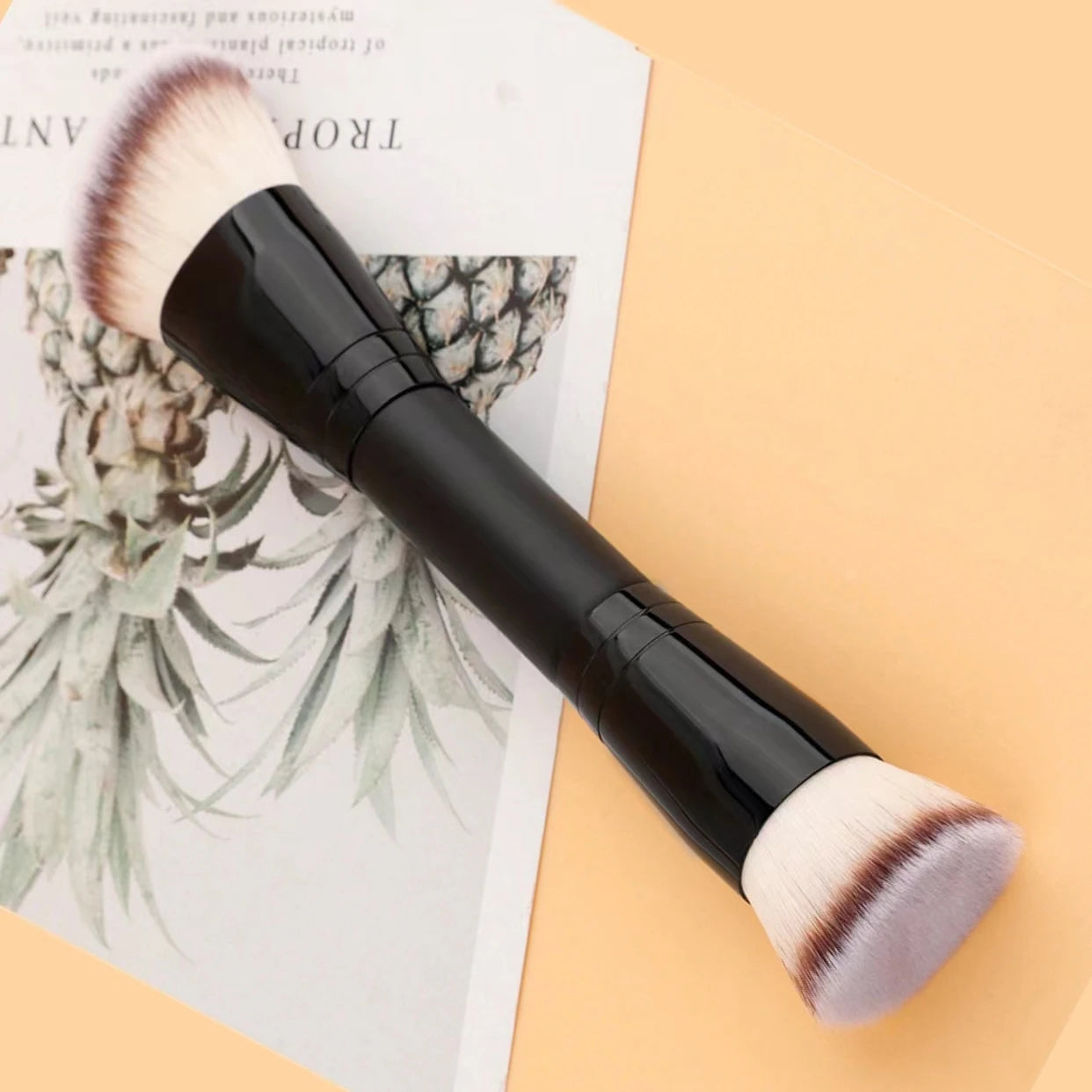 Facial Makeup Brush, a Portable Dual-Head Multi-Functional Makeup Brush, Foundation Brush, Contour Brush, Loose Powder Brush, Blush Brush, All-In-One Makeup Brush, Suitable for Both Men and Women